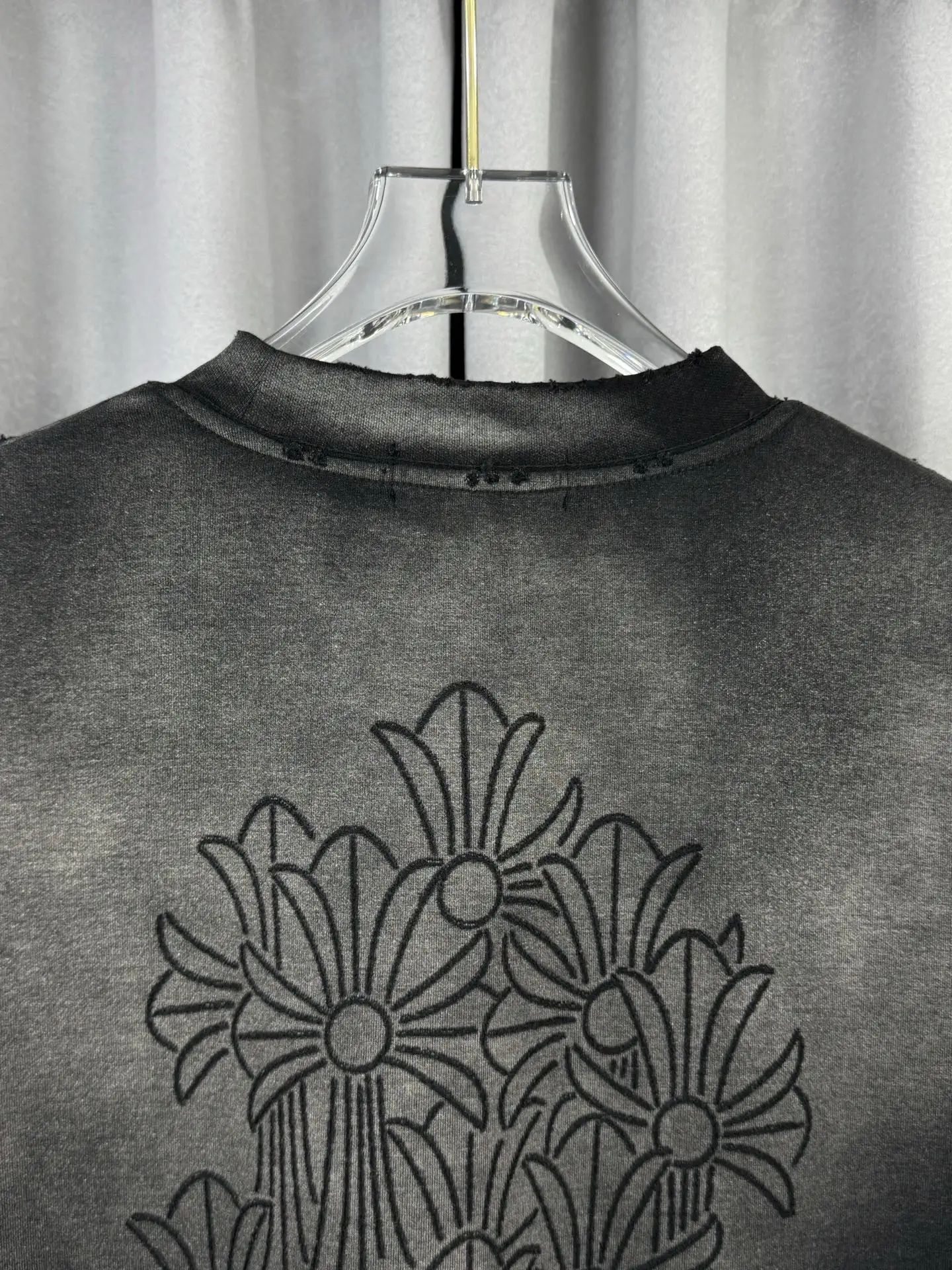 Acid-Wash Embroidered Cotton T-Shirt D16519597 — view 8