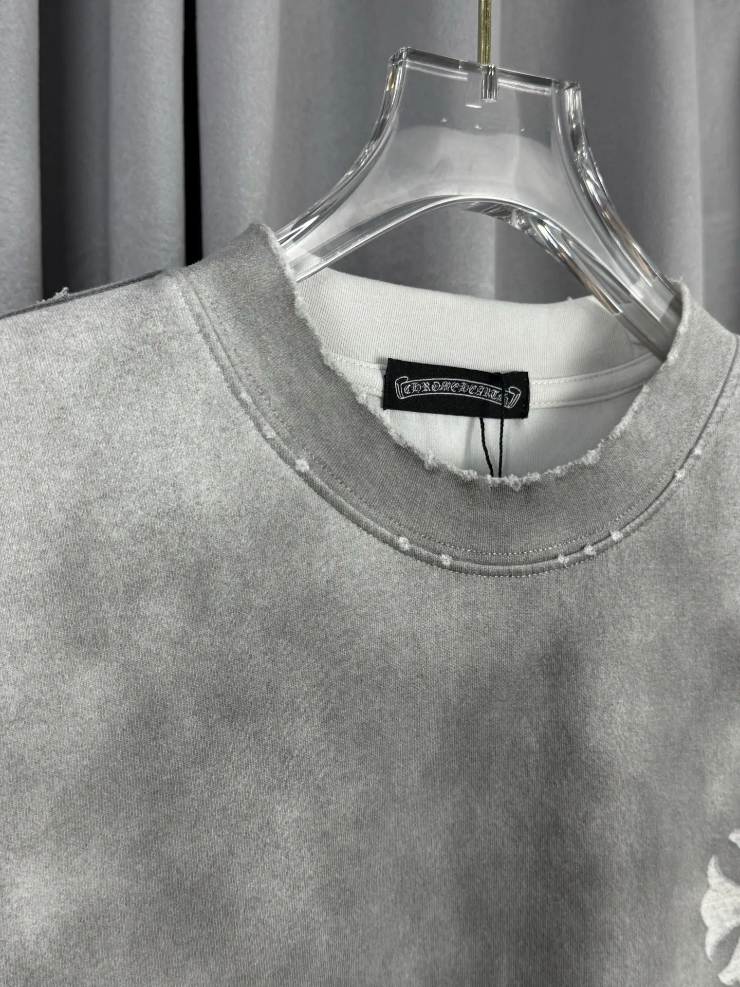 Acid-Wash Distressed Cross Embroidered T-Shirt D16519594 — view 5