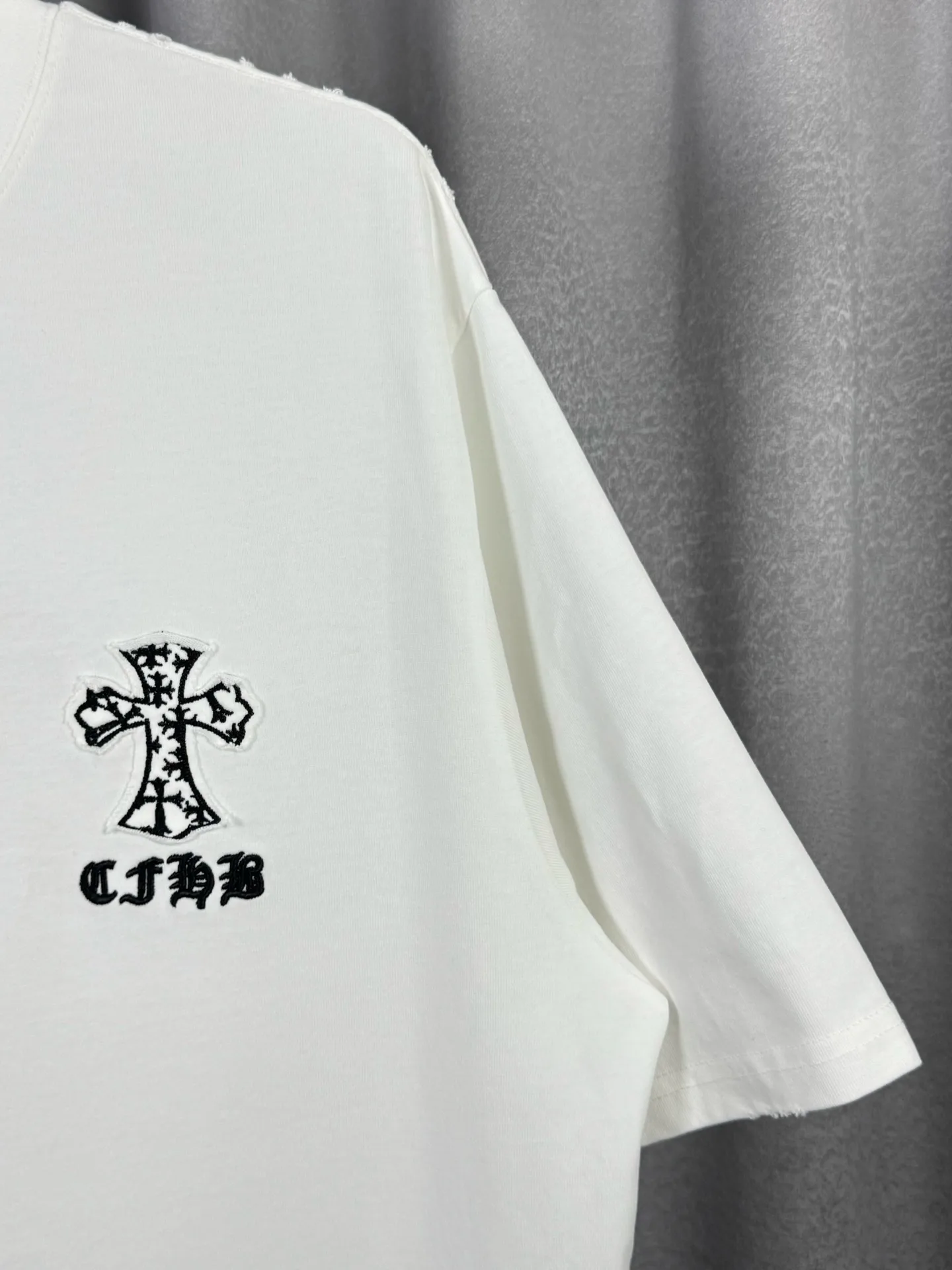 Chrome Hearts Acid-Wash Distressed Cross Patch T-Shirt D16519591 — view 4
