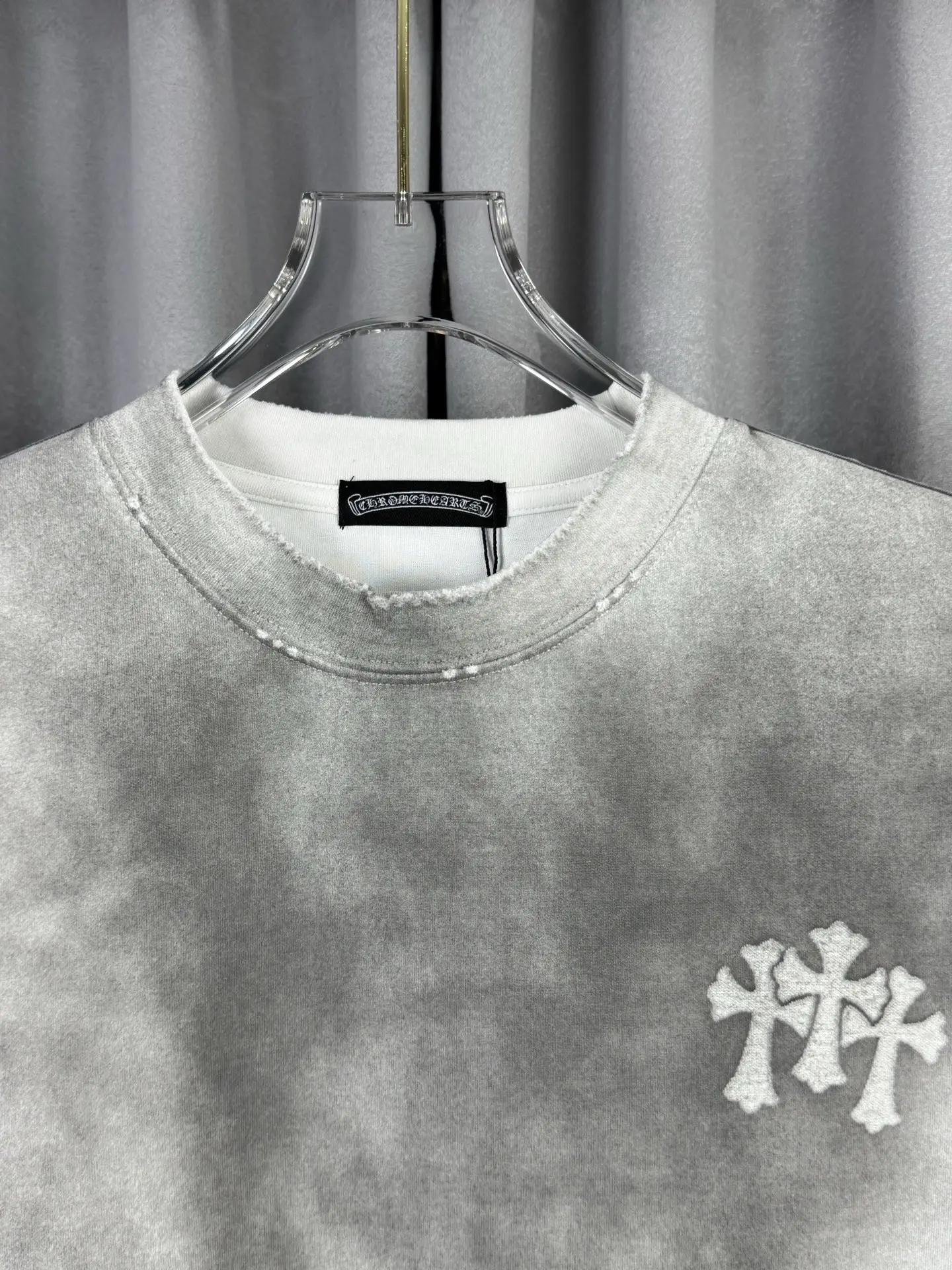 Acid-Wash Cross Patch Embroidered T-Shirt D16519596 — view 4