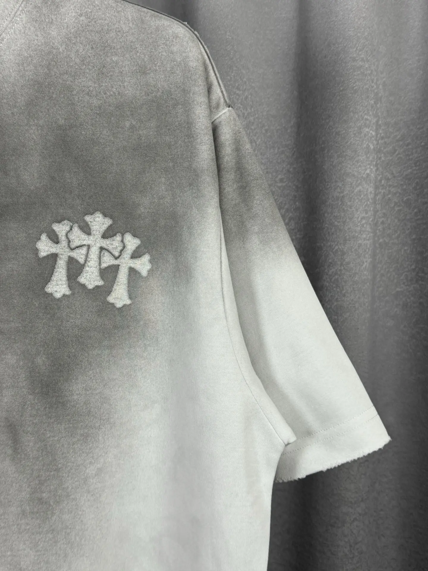 Acid-Wash Cross Patch Embroidered T-Shirt D16519596 — view 5