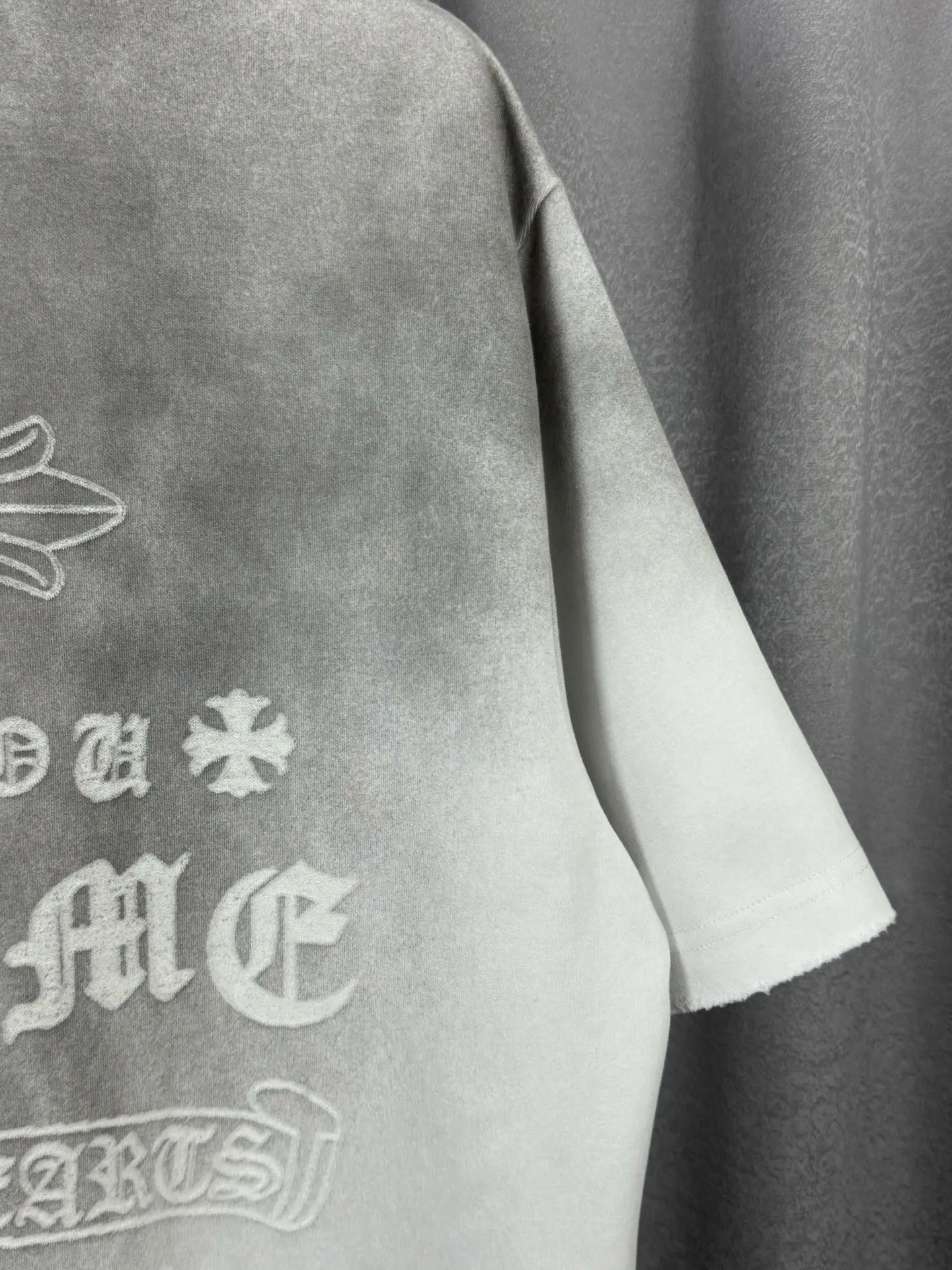 Acid-Wash Cross Patch Embroidered T-Shirt D16519596 — view 8