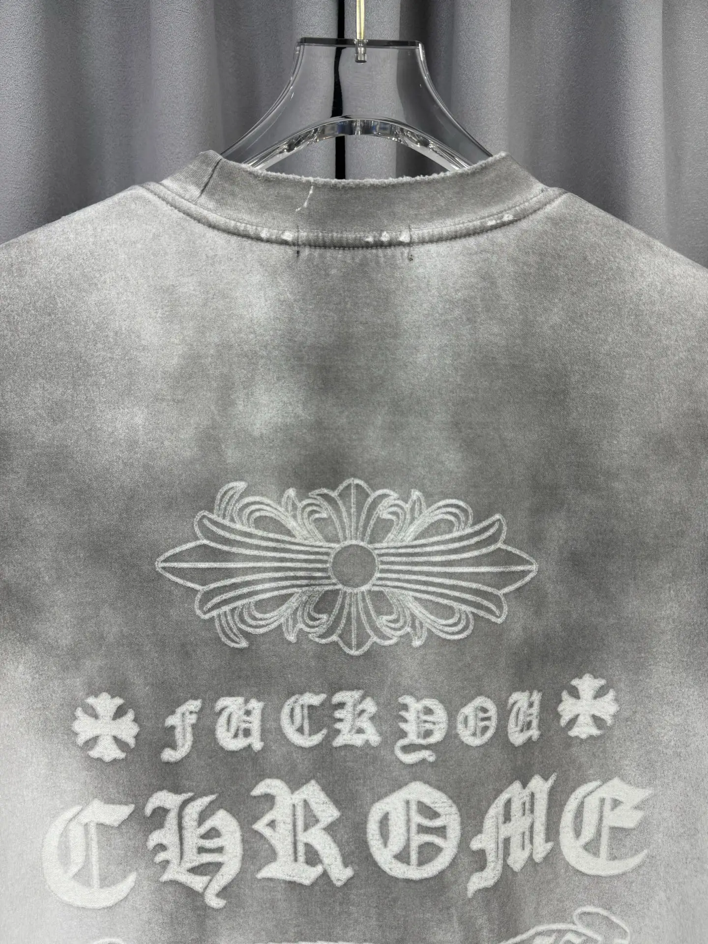 Acid-Wash Cross Patch Embroidered T-Shirt D16519596 — view 9