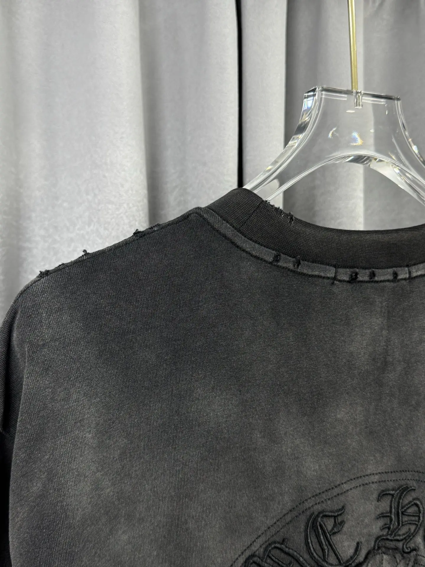 Acid-Wash Distressed Cross Patch T-Shirt D16519584 — view 9
