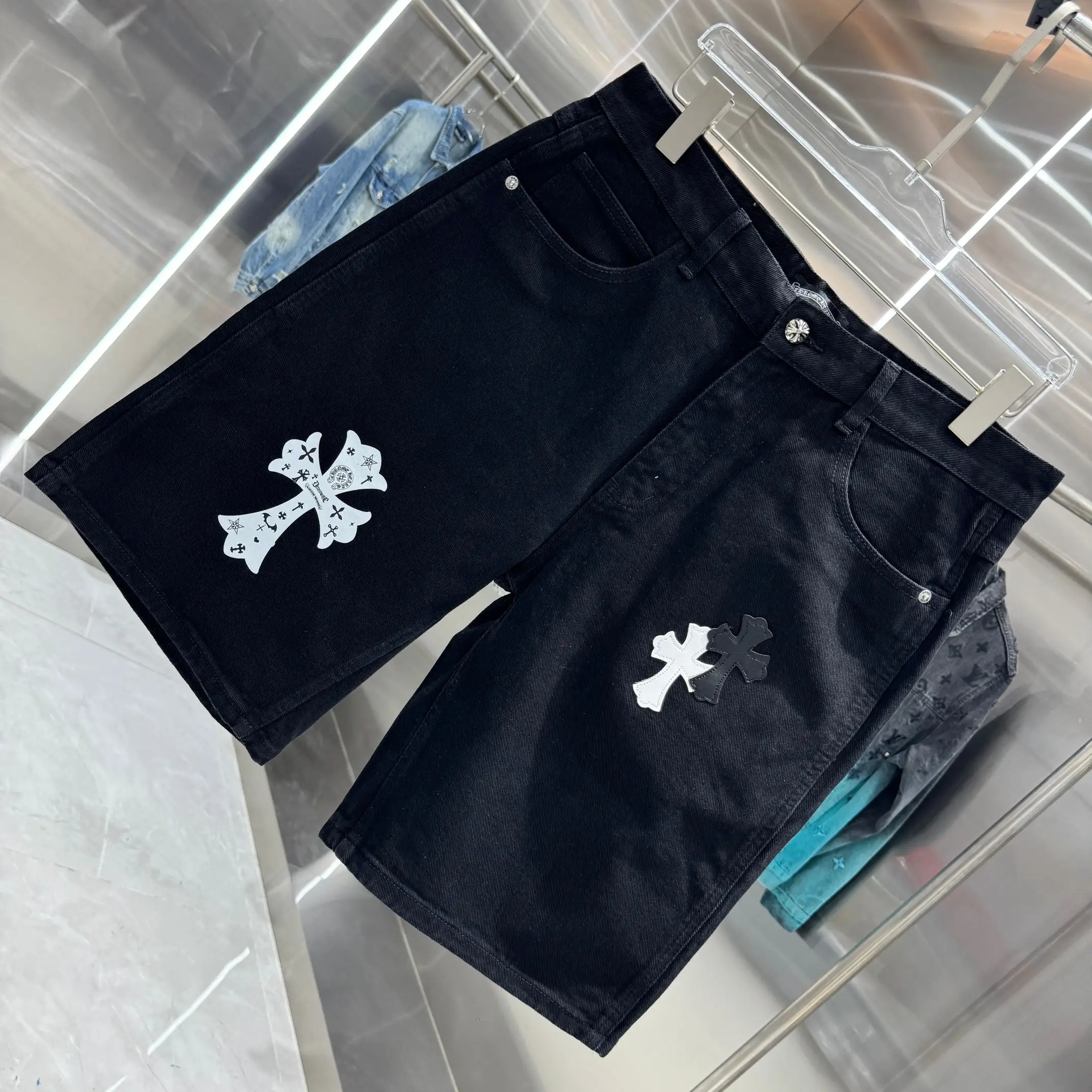 Cross Patch Embossed Denim Shorts D17019117 — view 3