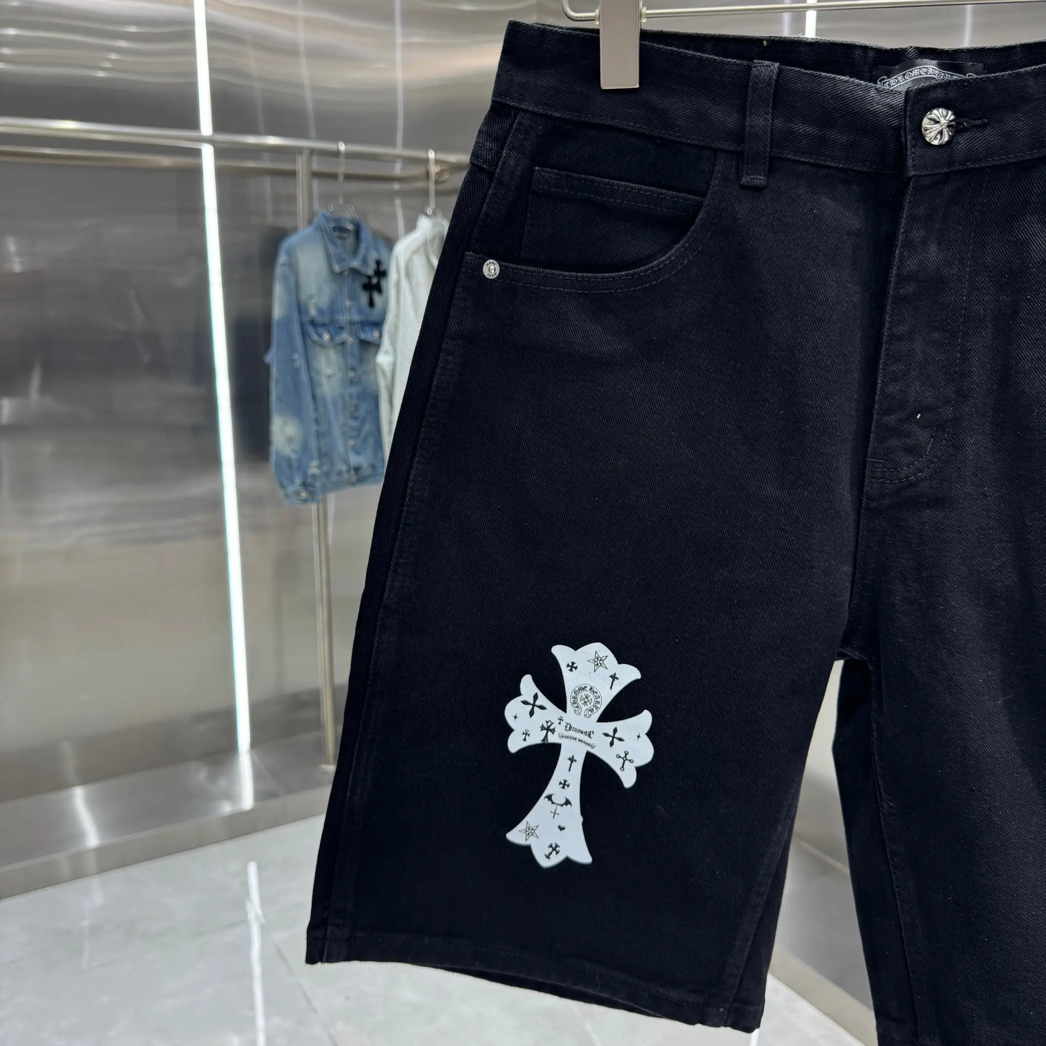 Cross Patch Embossed Denim Shorts D17019117 — view 7