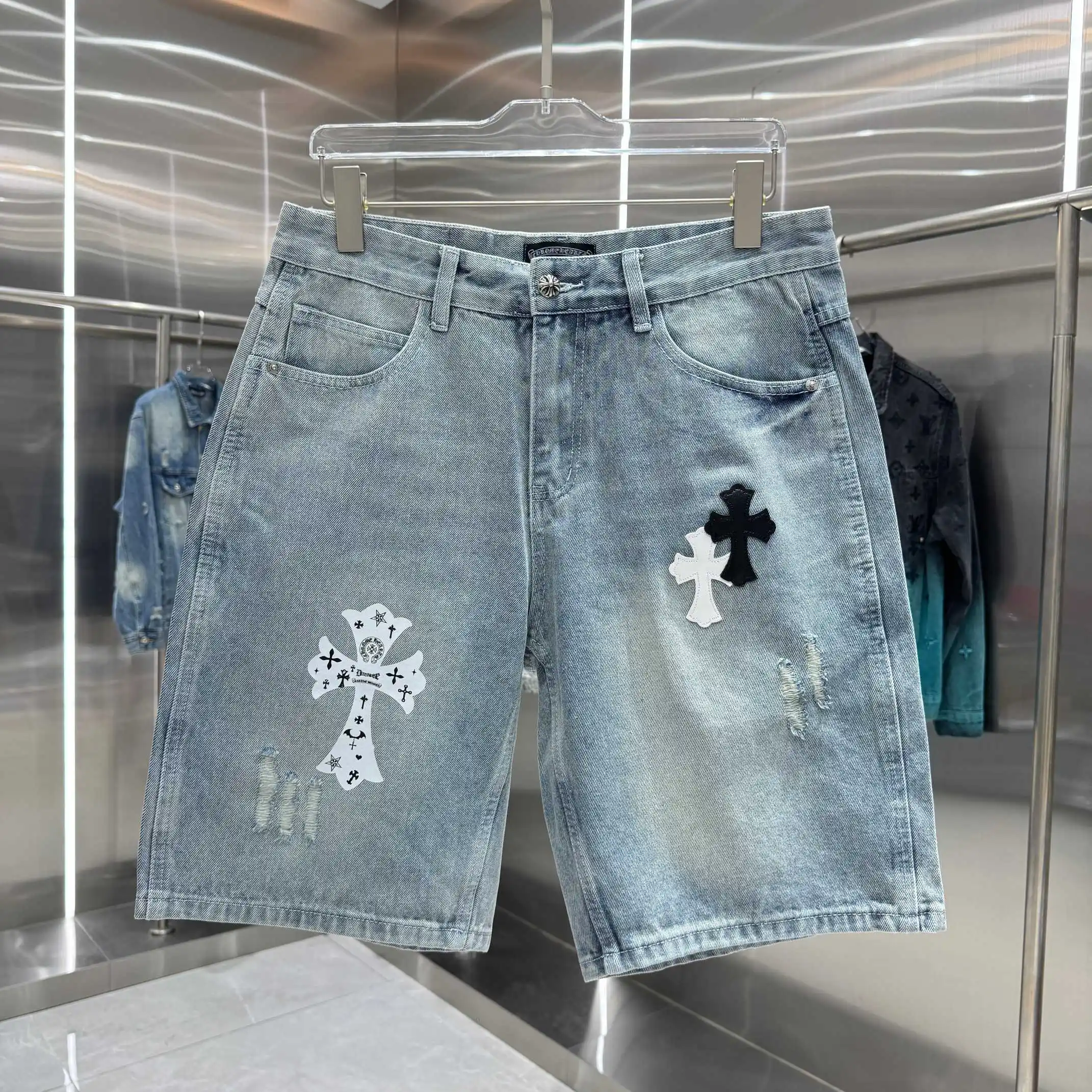 Cross Patch Distressed Denim Shorts D17019116