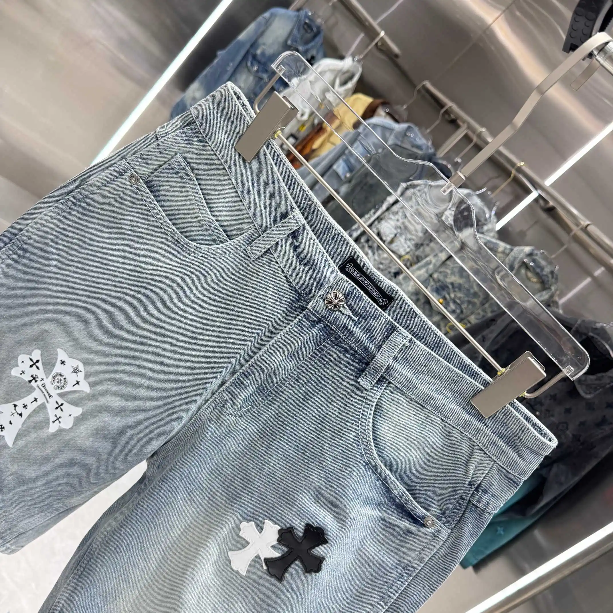 Cross Patch Distressed Denim Shorts D17019116 — view 4