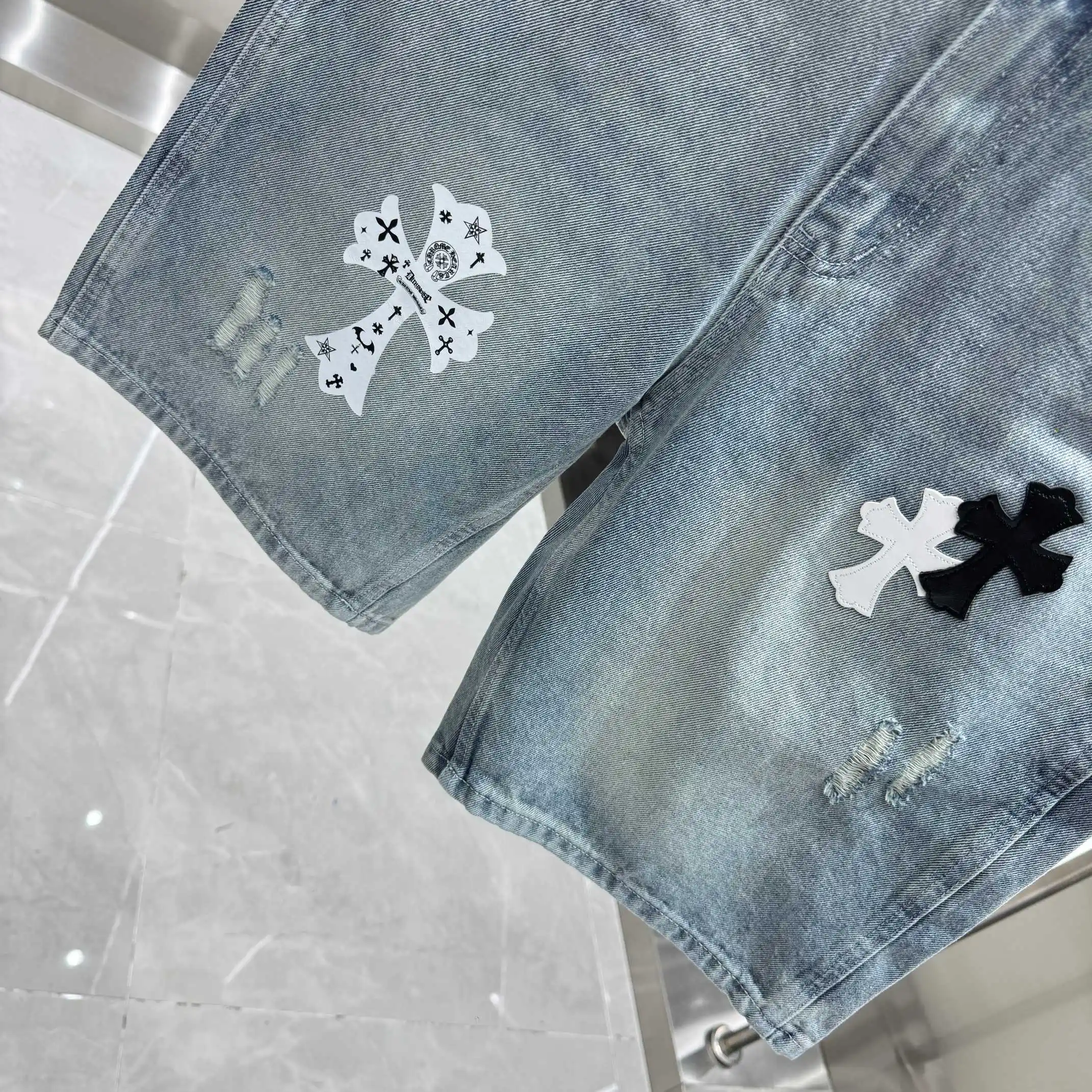 Cross Patch Distressed Denim Shorts D17019116 — view 9