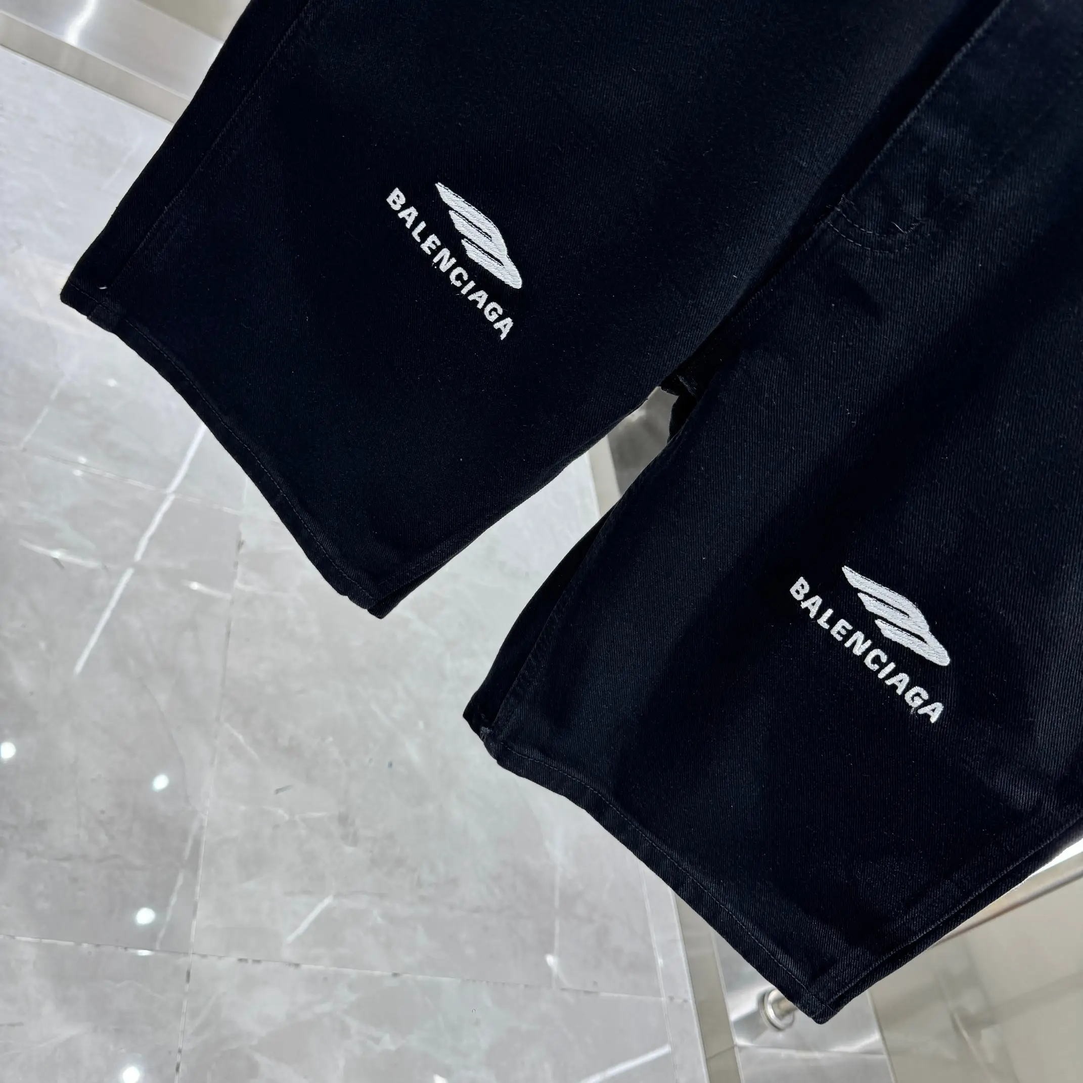 Logo Embroidered Denim Shorts D17019119 — view 9