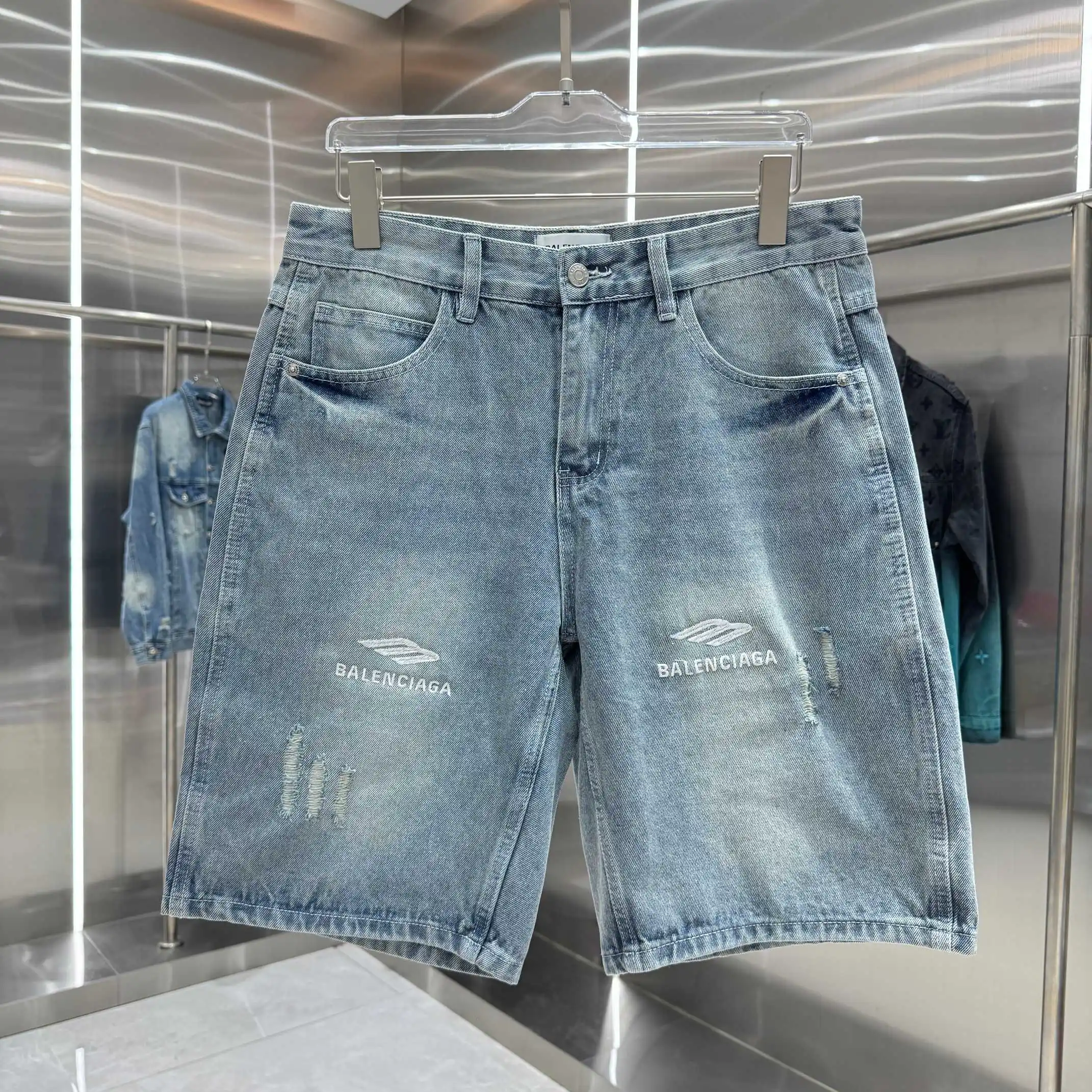 Logo Embroidered Distressed Denim Shorts D17019118
