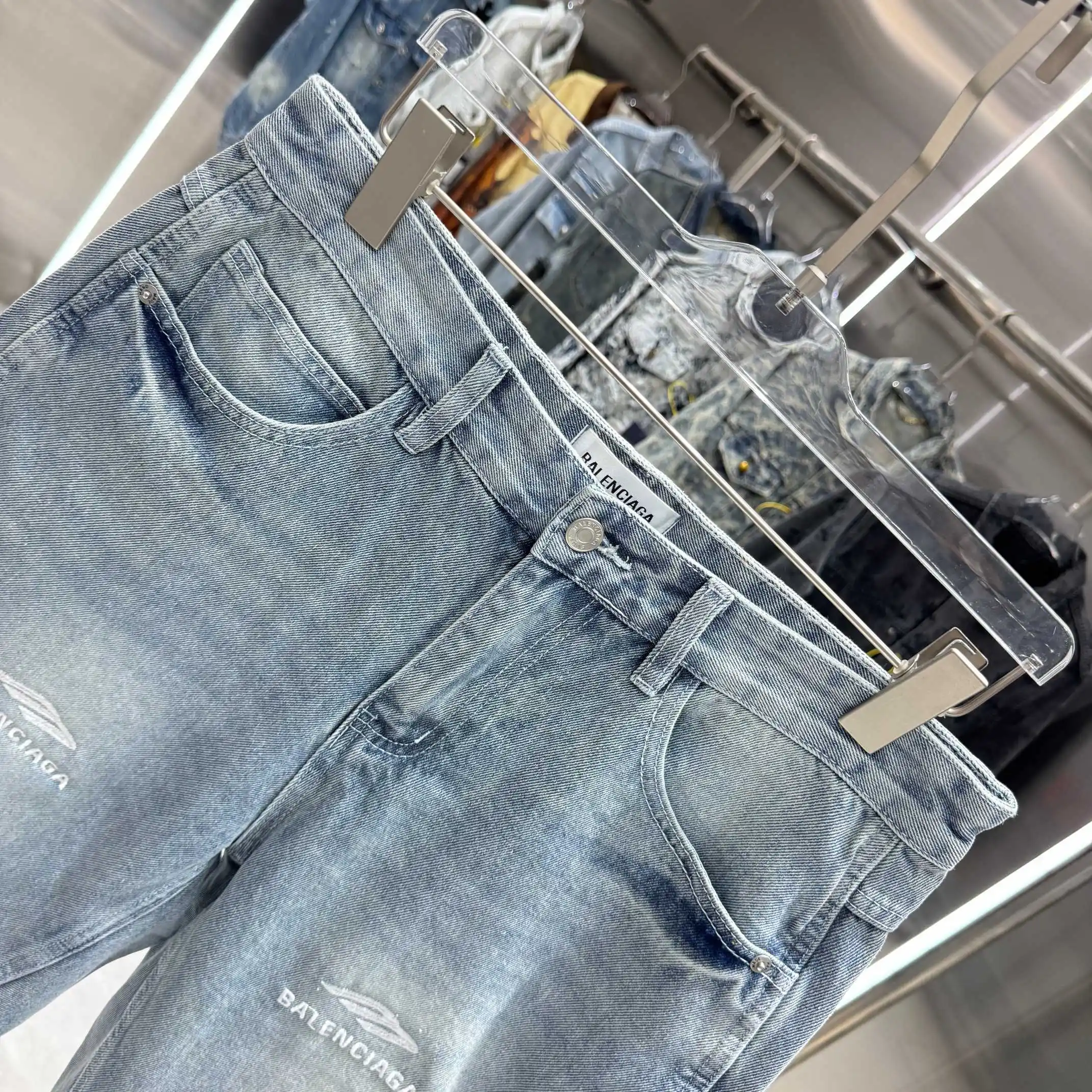 Logo Embroidered Distressed Denim Shorts D17019118 — view 4