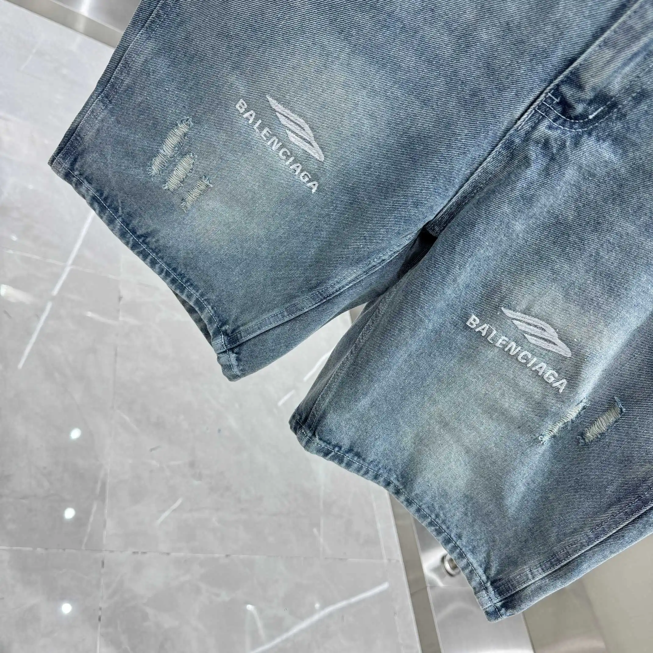 Logo Embroidered Distressed Denim Shorts D17019118 — view 9