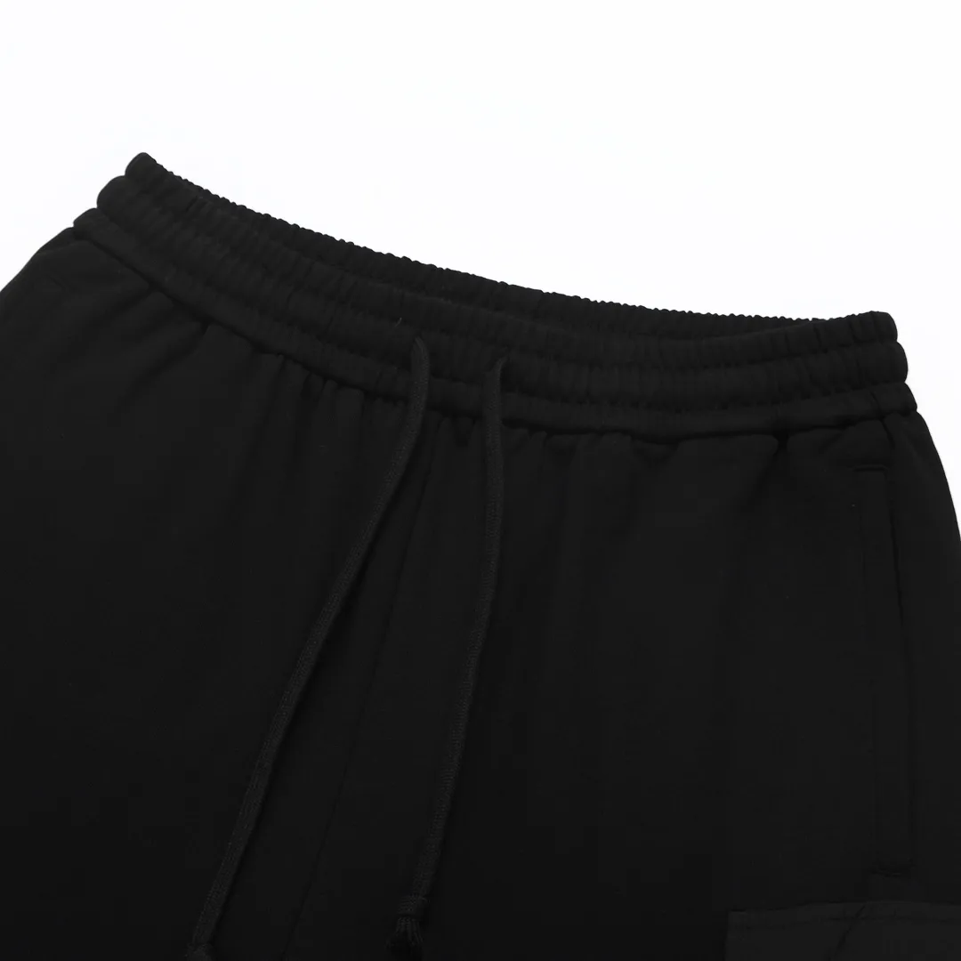 Compass Patch Cargo Sweat Shorts D17012514 — view 3