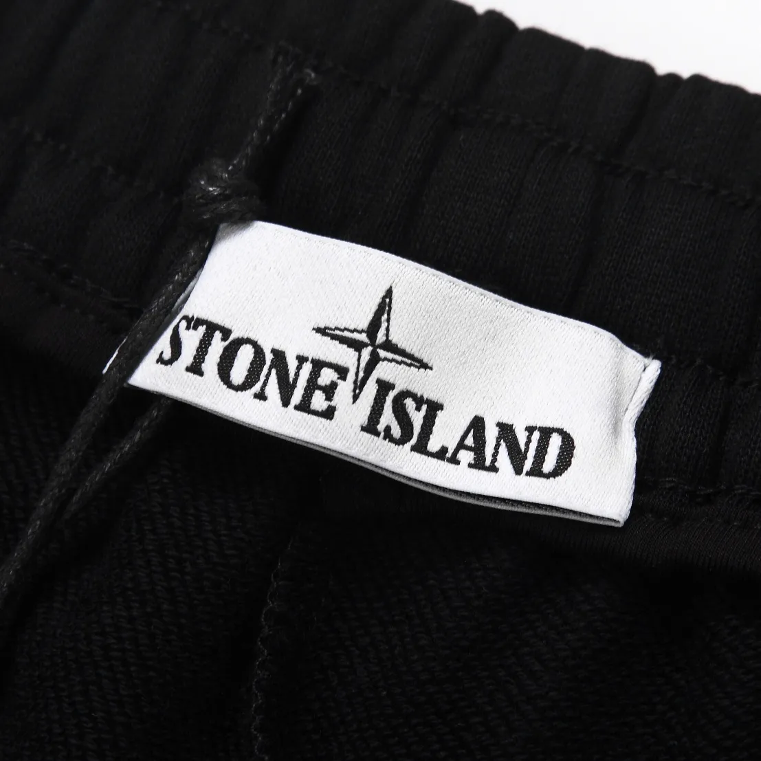 Compass Patch Cargo Sweat Shorts D17012514 — view 6