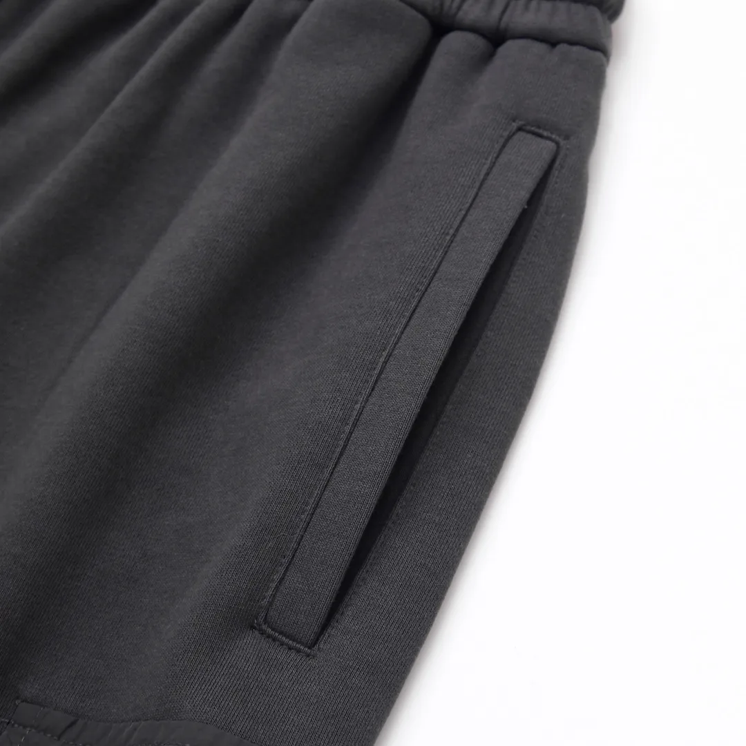 Compass Patch Cargo Sweat Shorts D17012512 — view 4