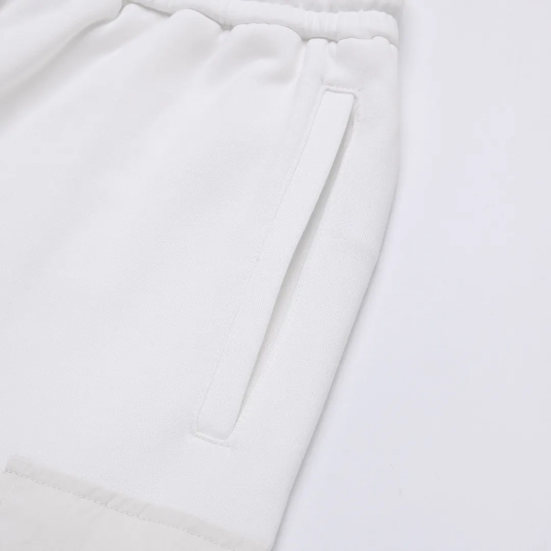 Compass Patch Cargo Sweat Shorts D17012513 — view 4