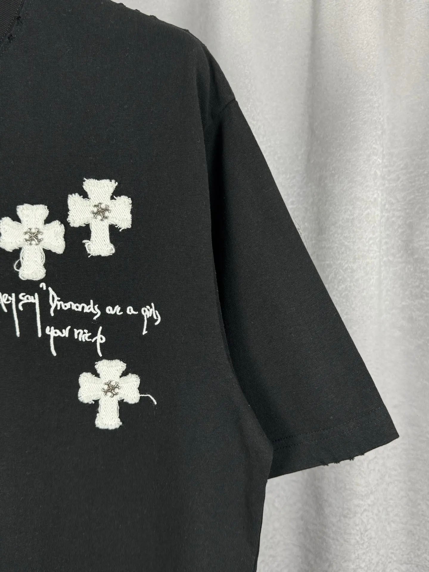 Acid-Wash Embroidered Cross T-Shirt D17019552 — view 5