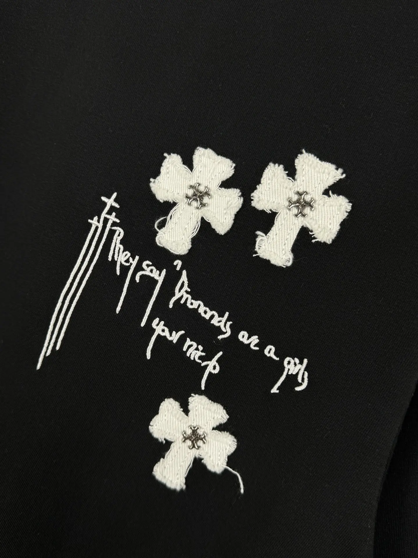Acid-Wash Embroidered Cross T-Shirt D17019552 — view 8