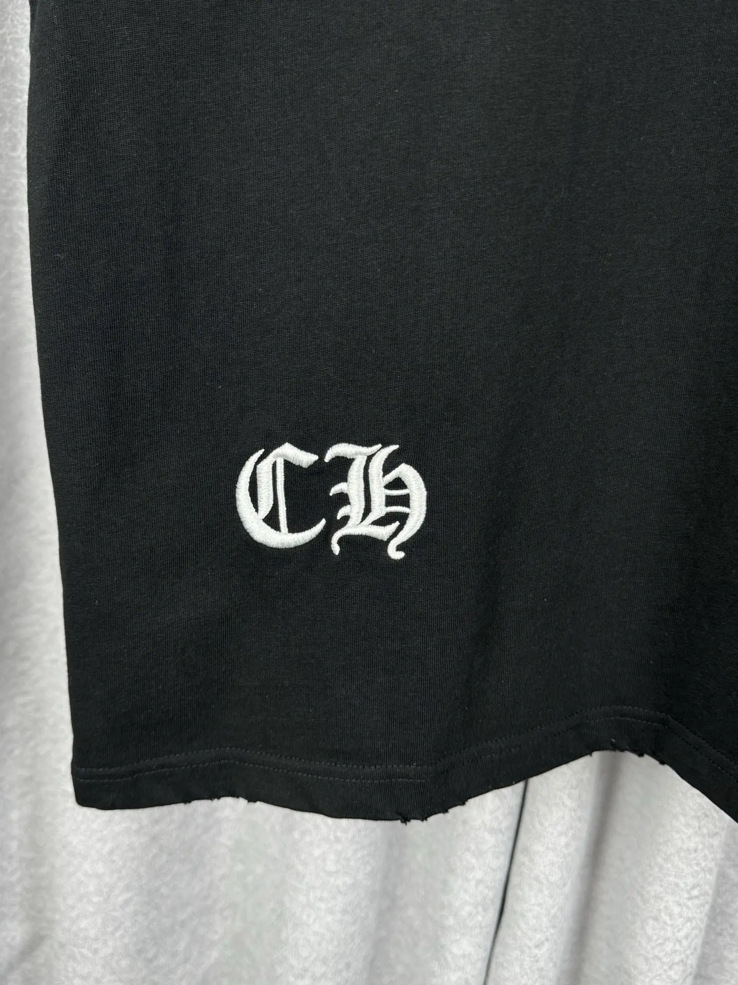 Acid-Wash Embroidered Cross T-Shirt D17019552 — view 9