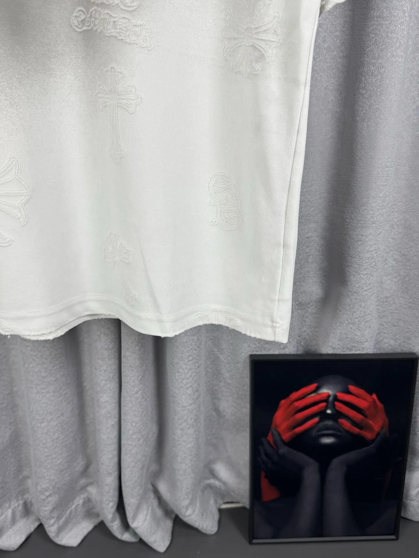 Acid-Wash Laser-Cut Cross T-Shirt D17019553 — view 8