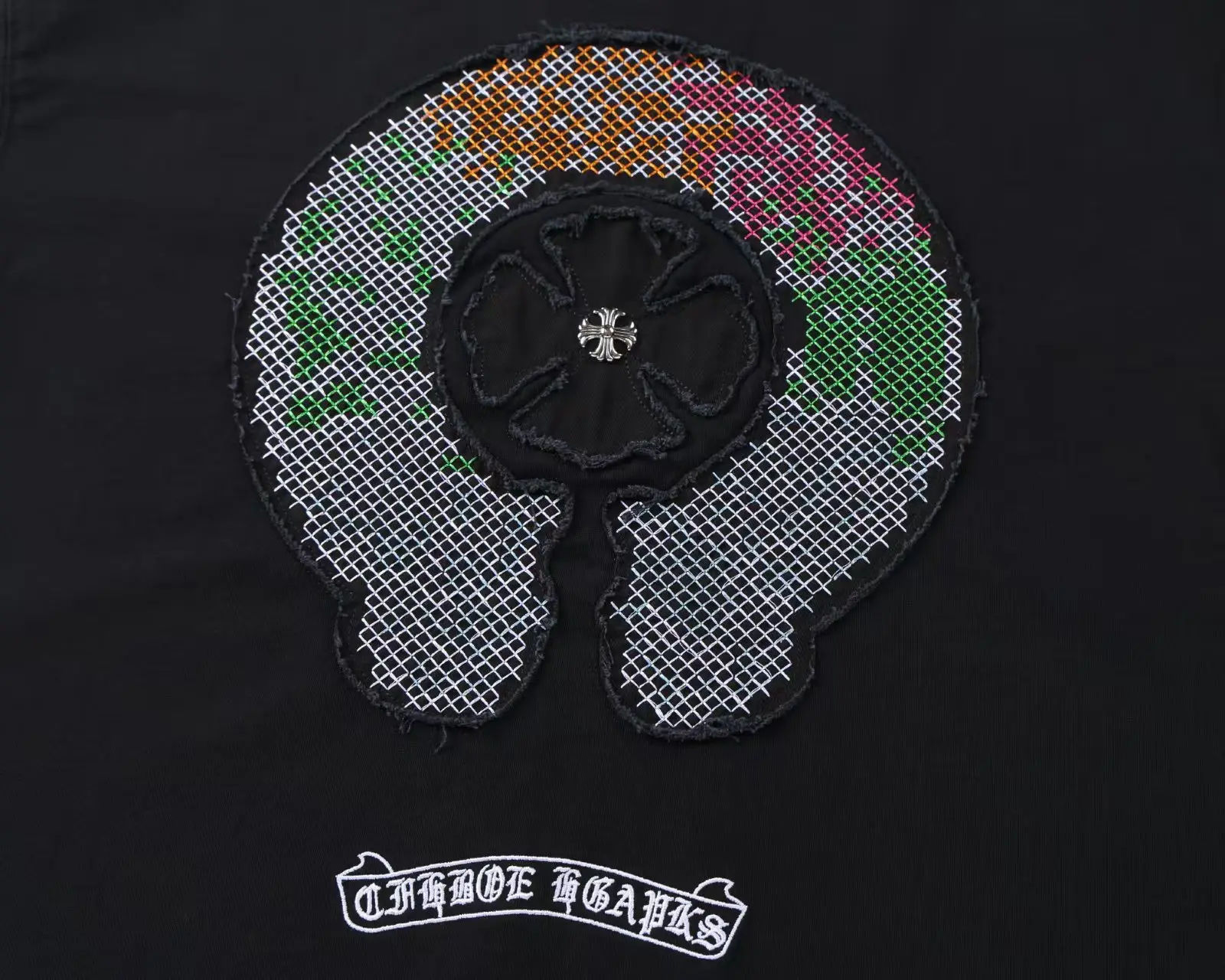 Embroidered Patch Long-Sleeve T-Shirt D17524905 — view 3
