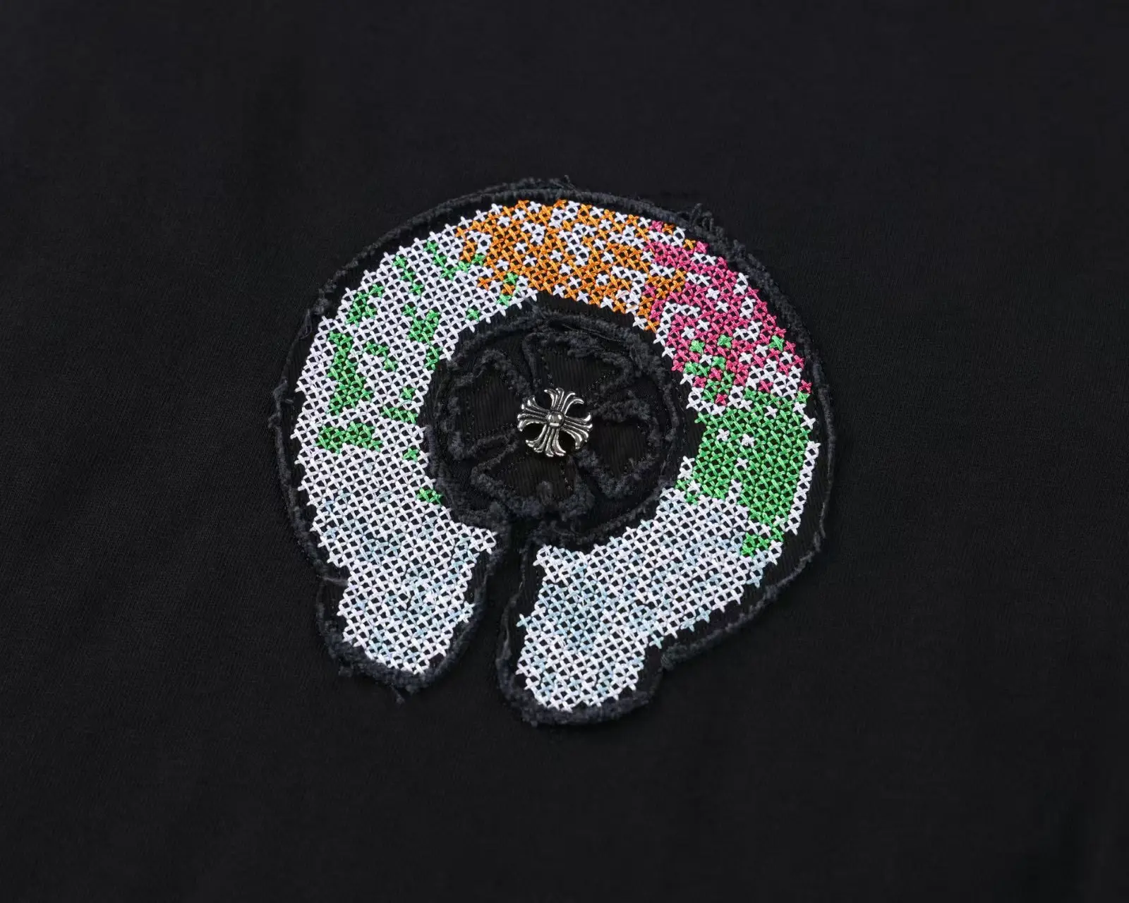 Embroidered Patch Long-Sleeve T-Shirt D17524905 — view 4