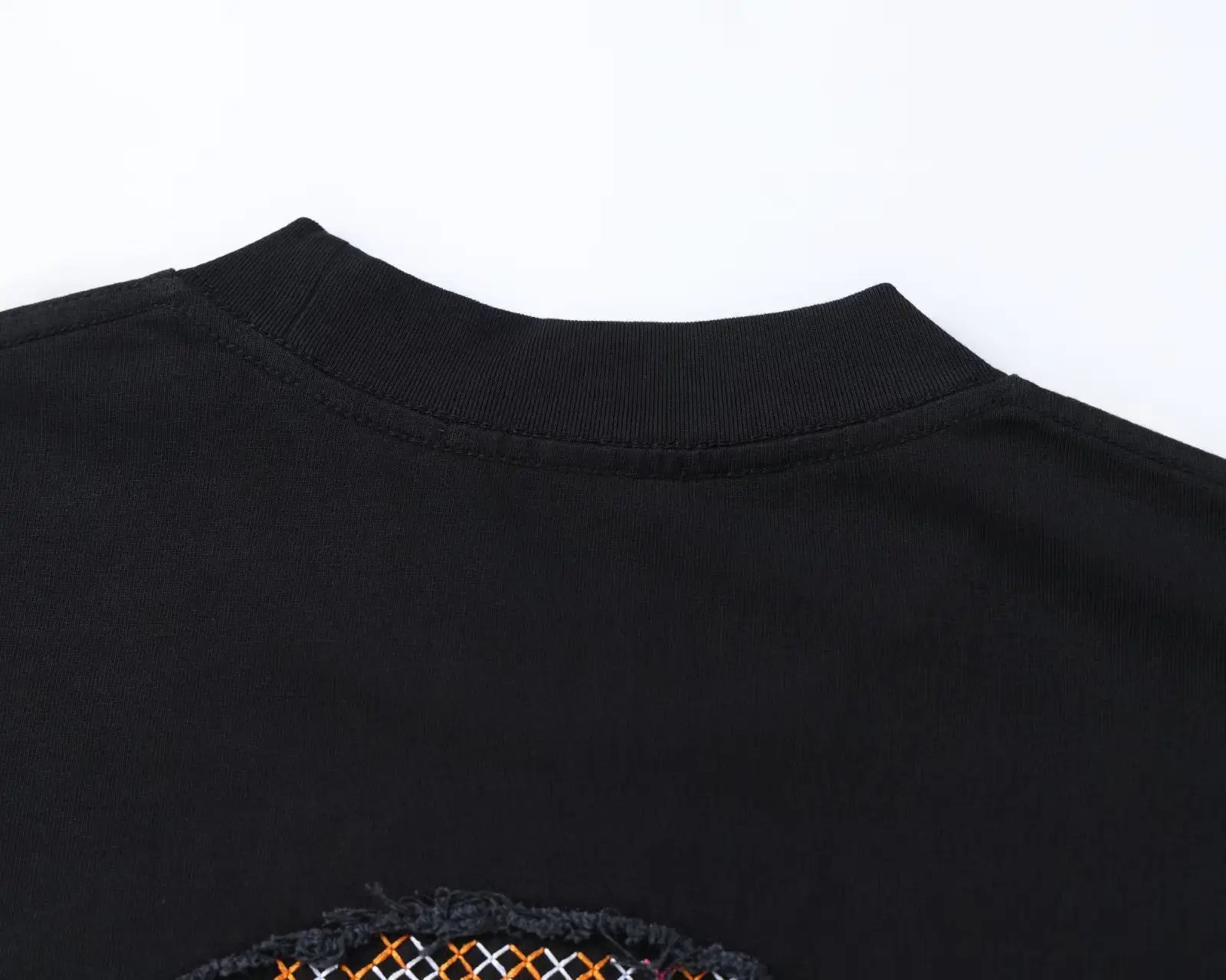 Embroidered Patch Long-Sleeve T-Shirt D17524905 — view 5