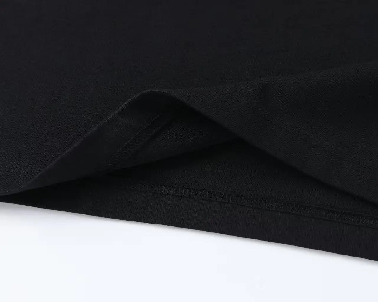 Embroidered Patch Long-Sleeve T-Shirt D17524905 — view 6