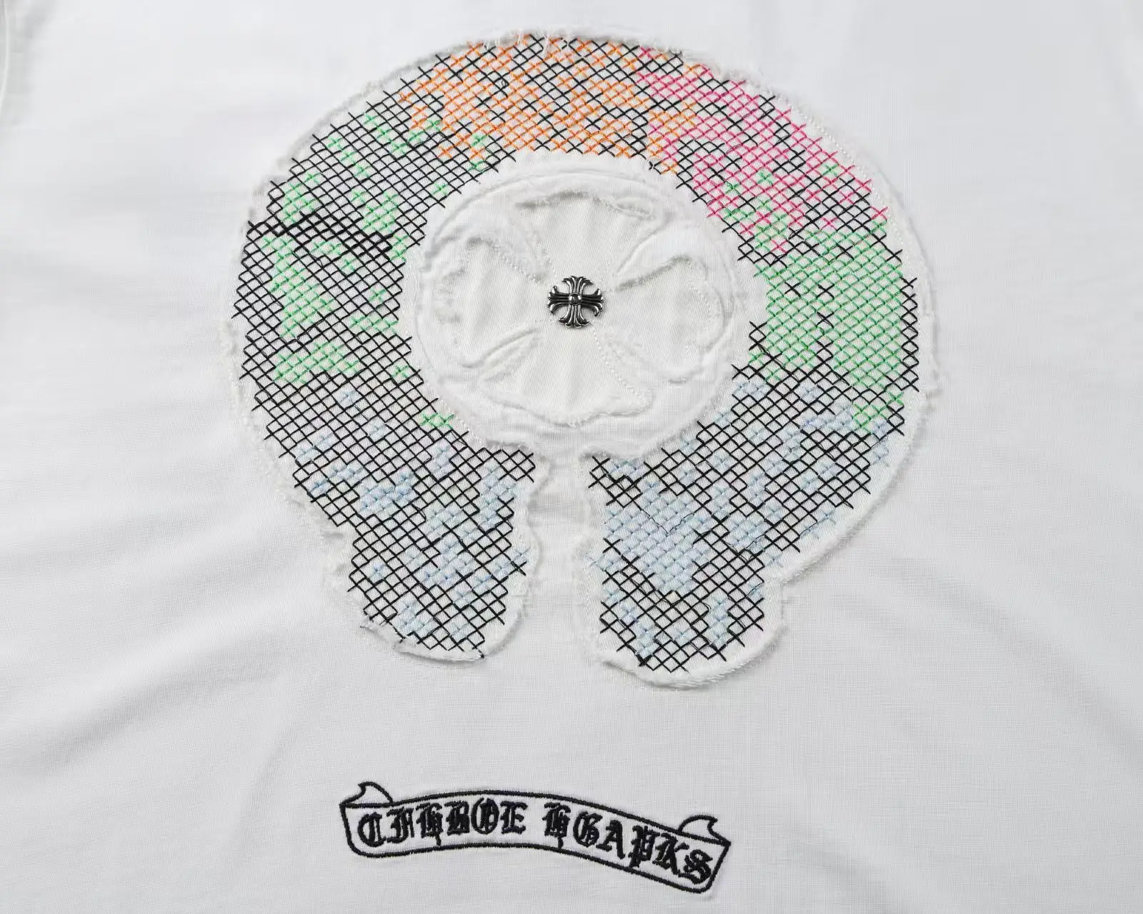 Embroidered Patch Long-Sleeve T-Shirt D17524904 — view 3