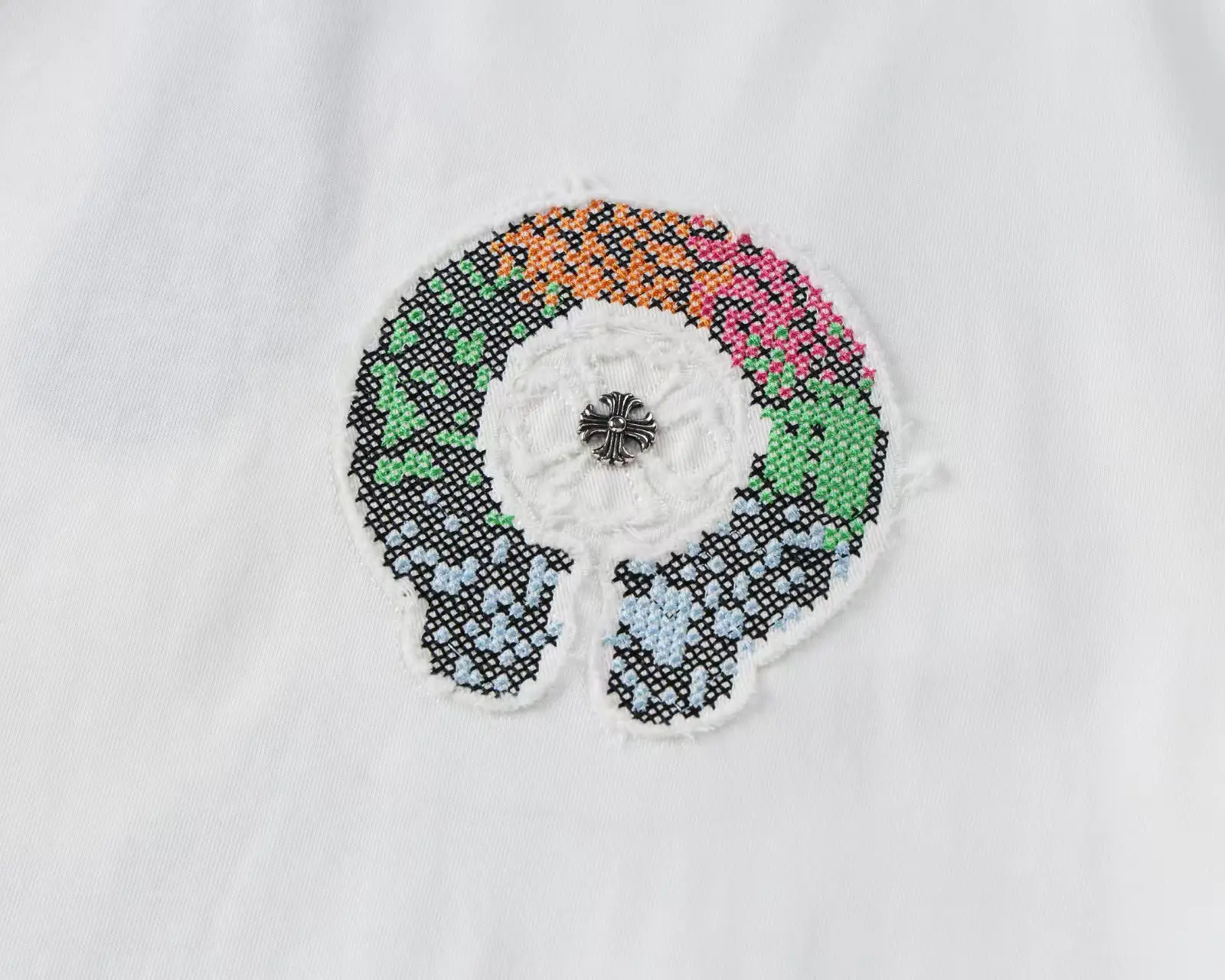 Embroidered Patch Long-Sleeve T-Shirt D17524904 — view 4