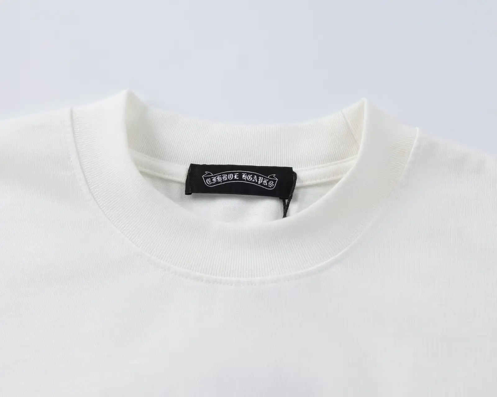 Embroidered Patch Long-Sleeve T-Shirt D17524904 — view 5