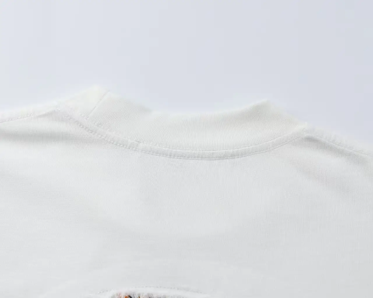 Embroidered Patch Long-Sleeve T-Shirt D17524904 — view 6