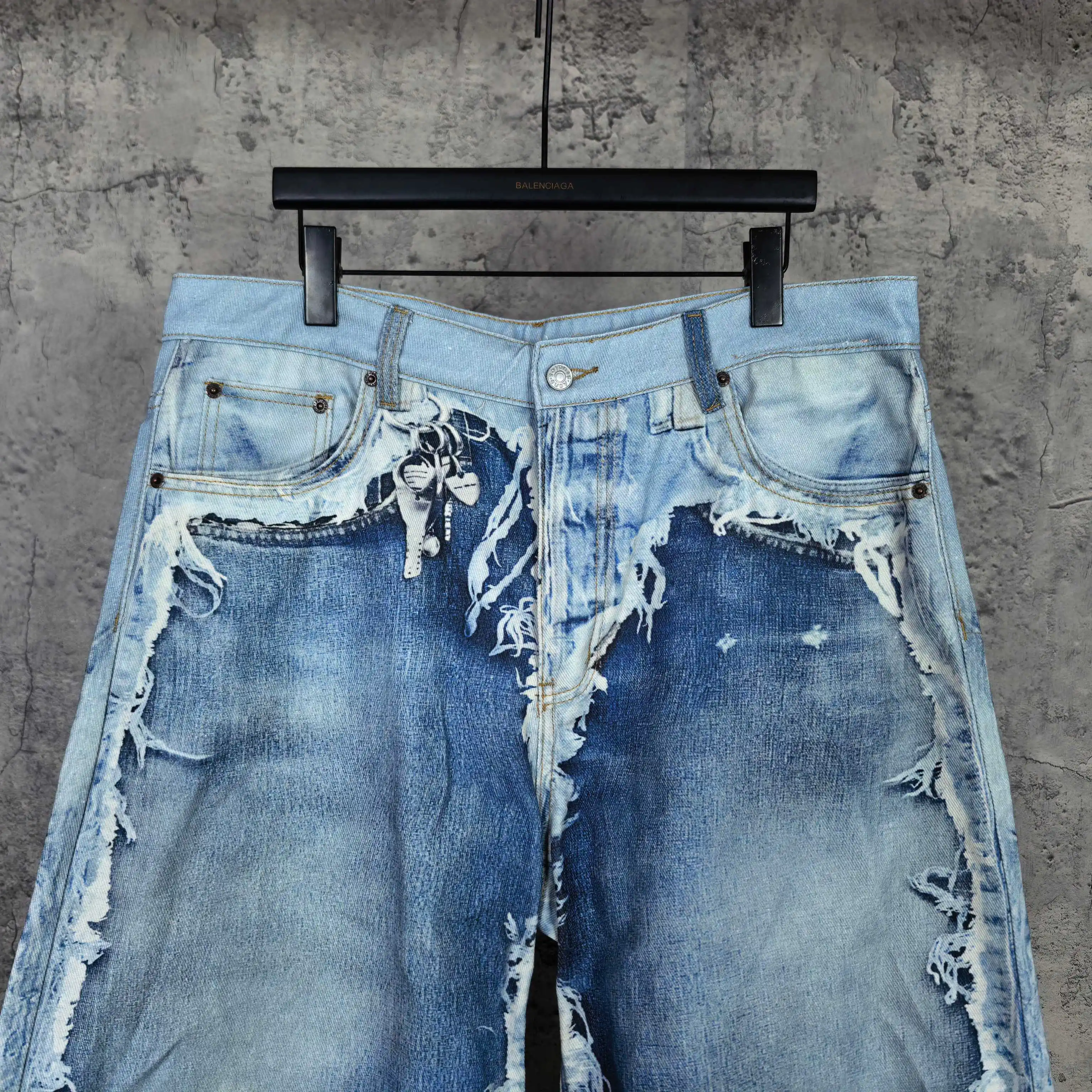 1981 Series 3D-Print Distressed Denim Shorts D17524526 — view 3