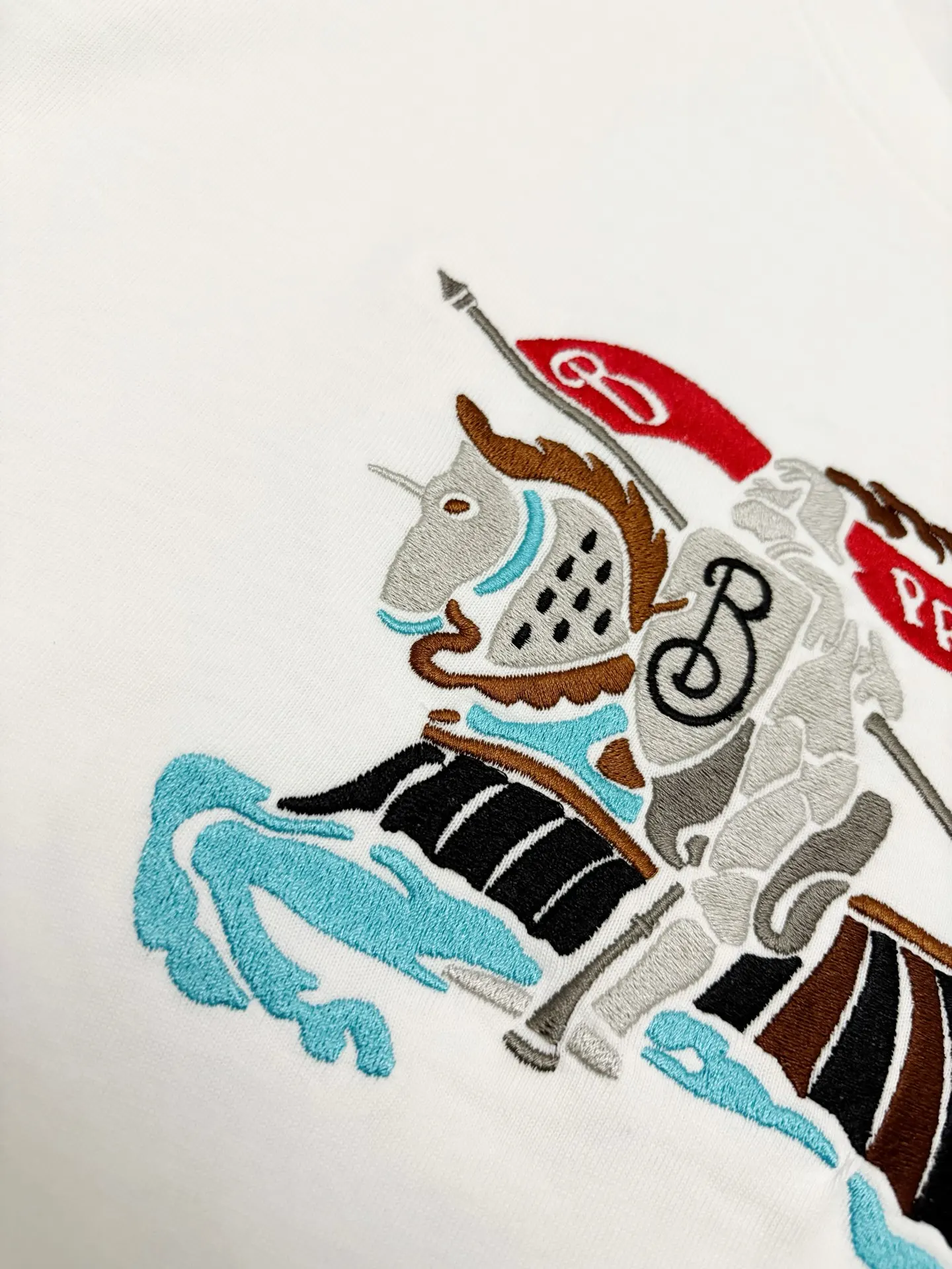 Embroidered Equestrian Knight Cotton T-Shirt D17515300 — view 6