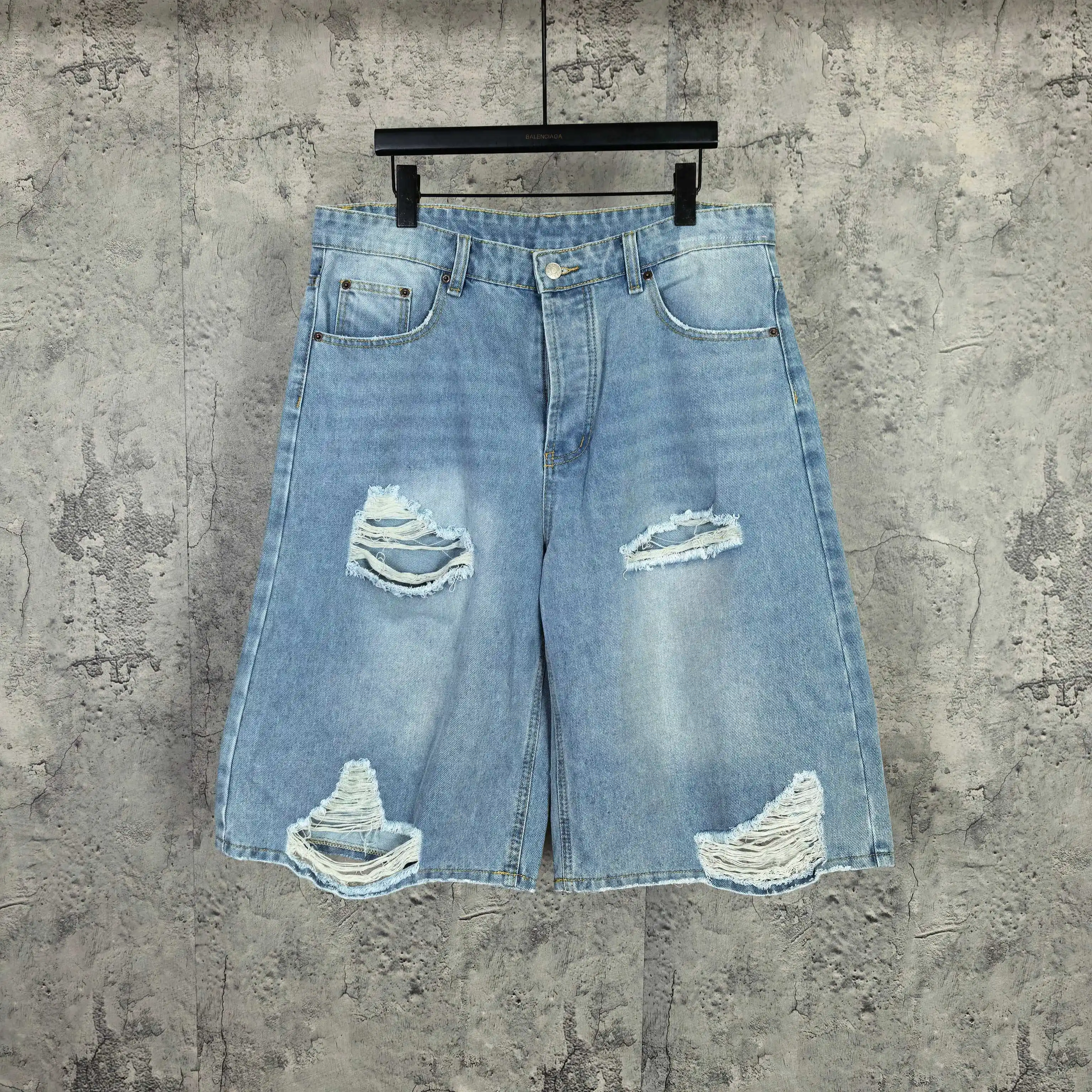 Distressed Loose-Fit Denim Shorts D18024582