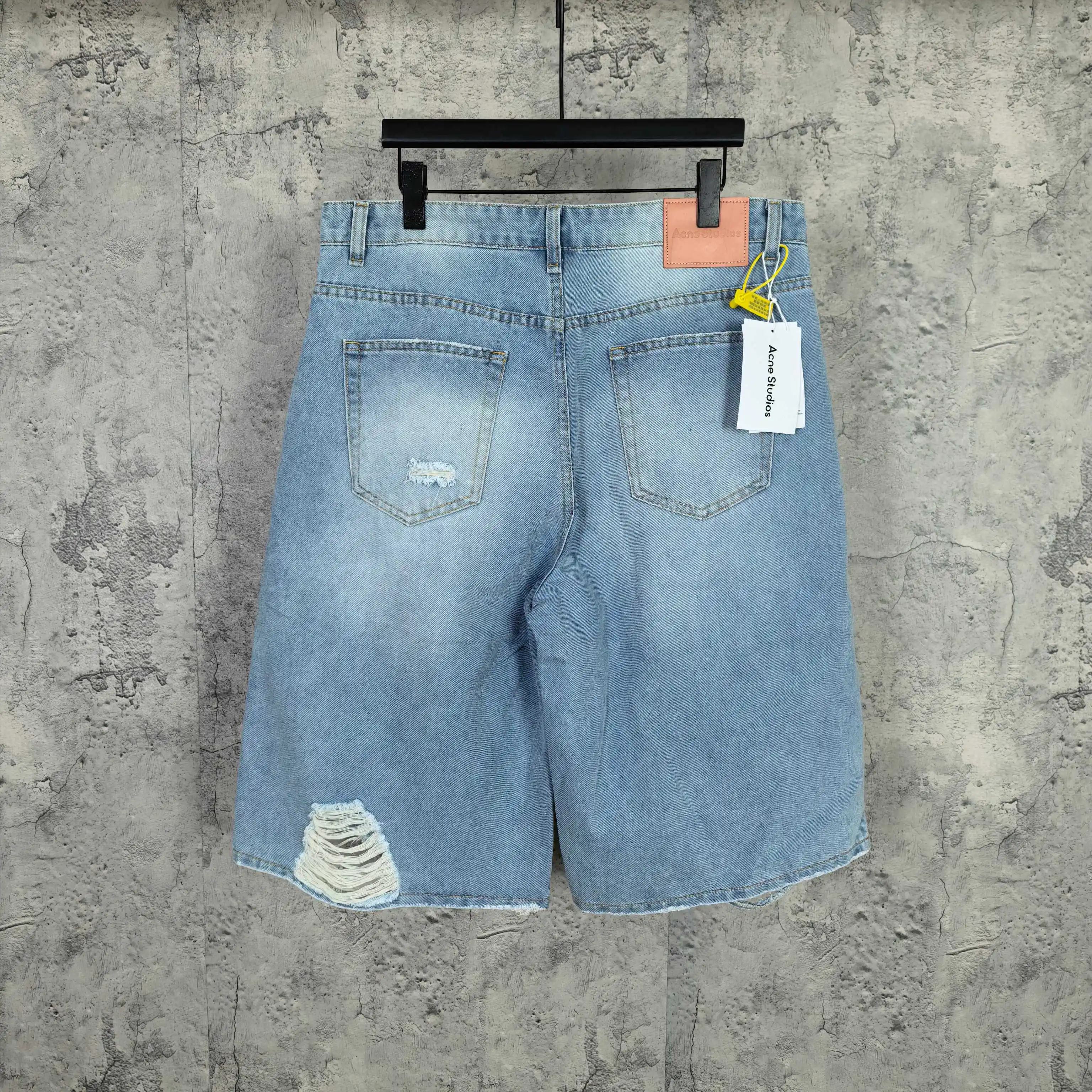 Distressed Loose-Fit Denim Shorts D18024582 — view 2