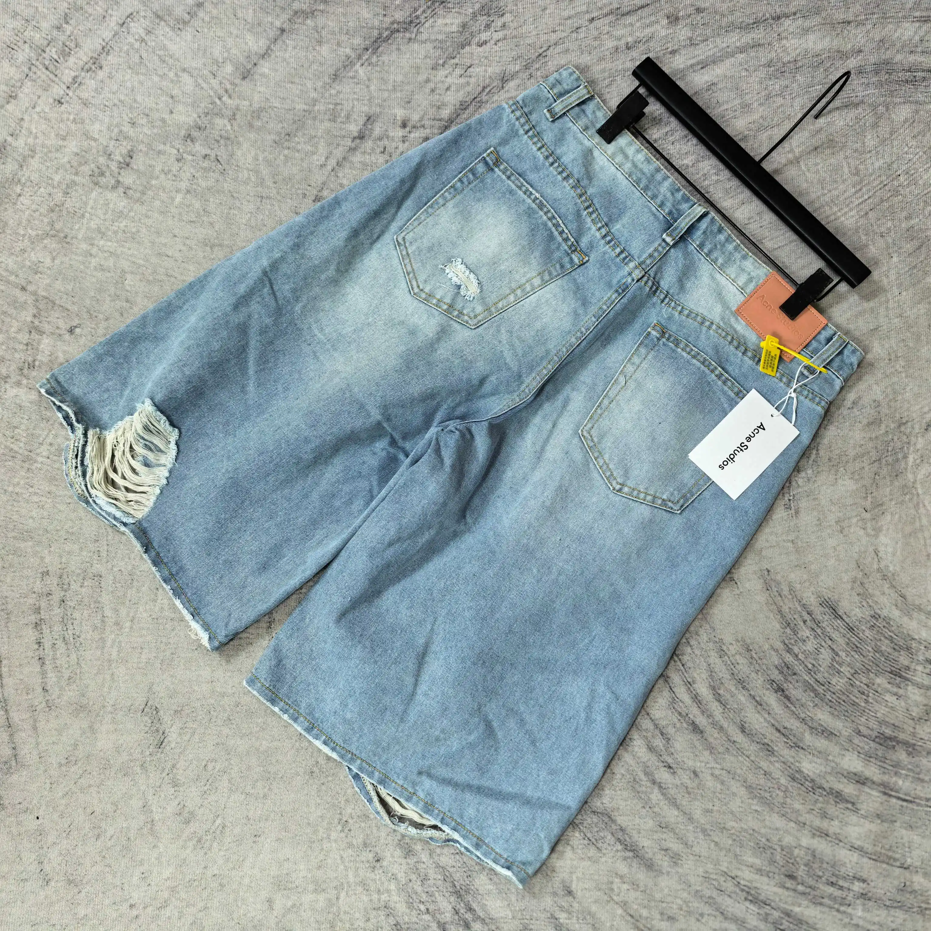 Distressed Loose-Fit Denim Shorts D18024582 — view 5