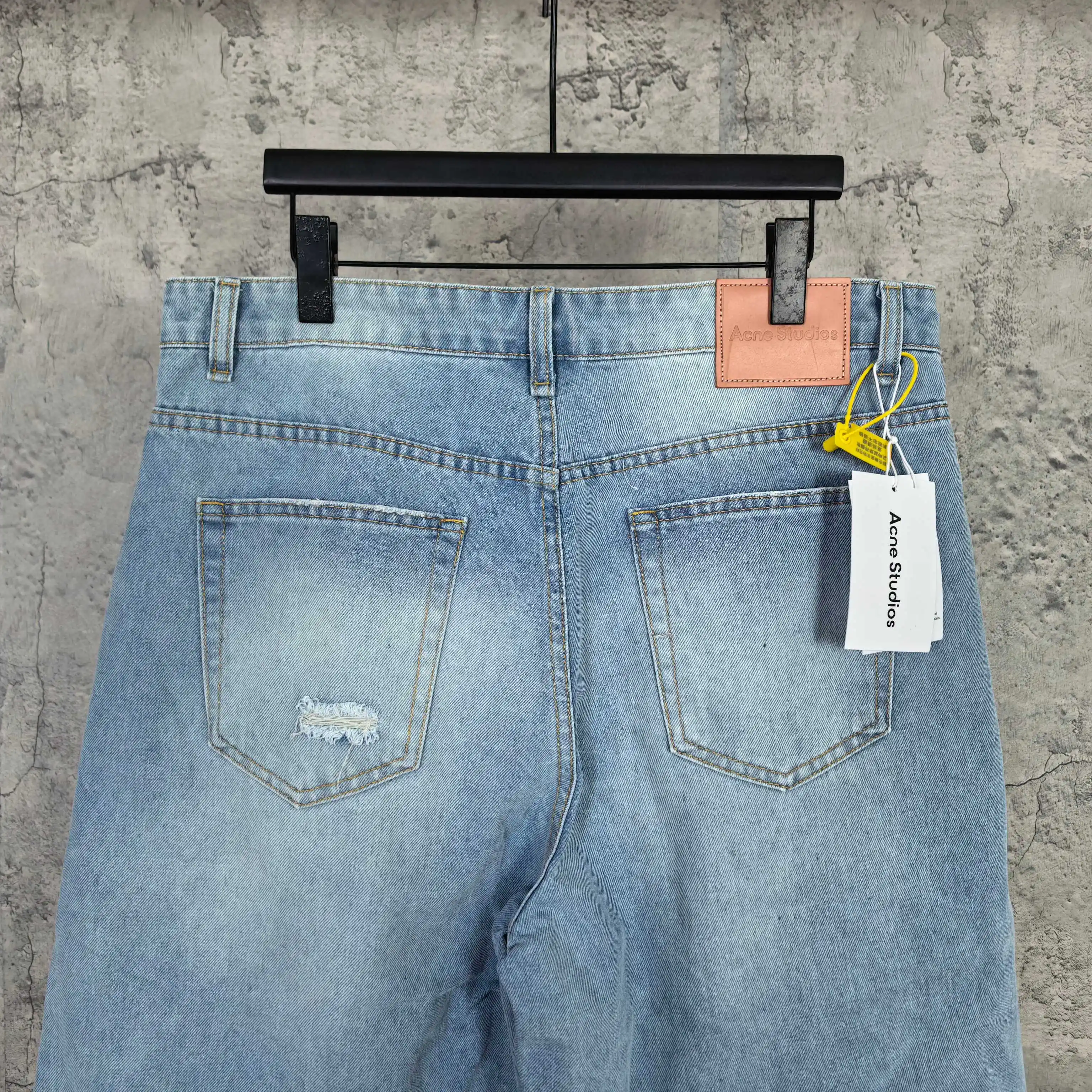 Distressed Loose-Fit Denim Shorts D18024582 — view 6