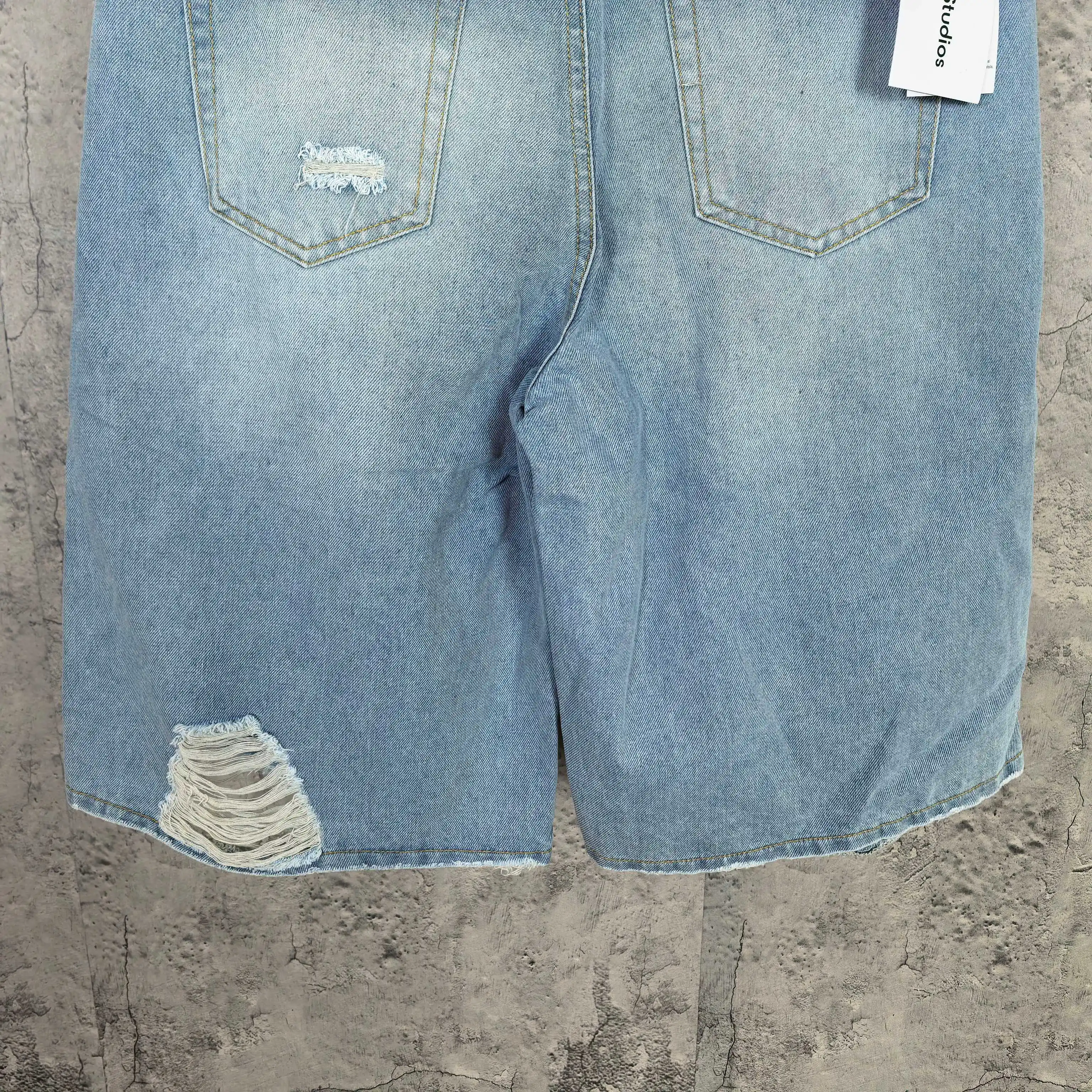 Distressed Loose-Fit Denim Shorts D18024582 — view 11