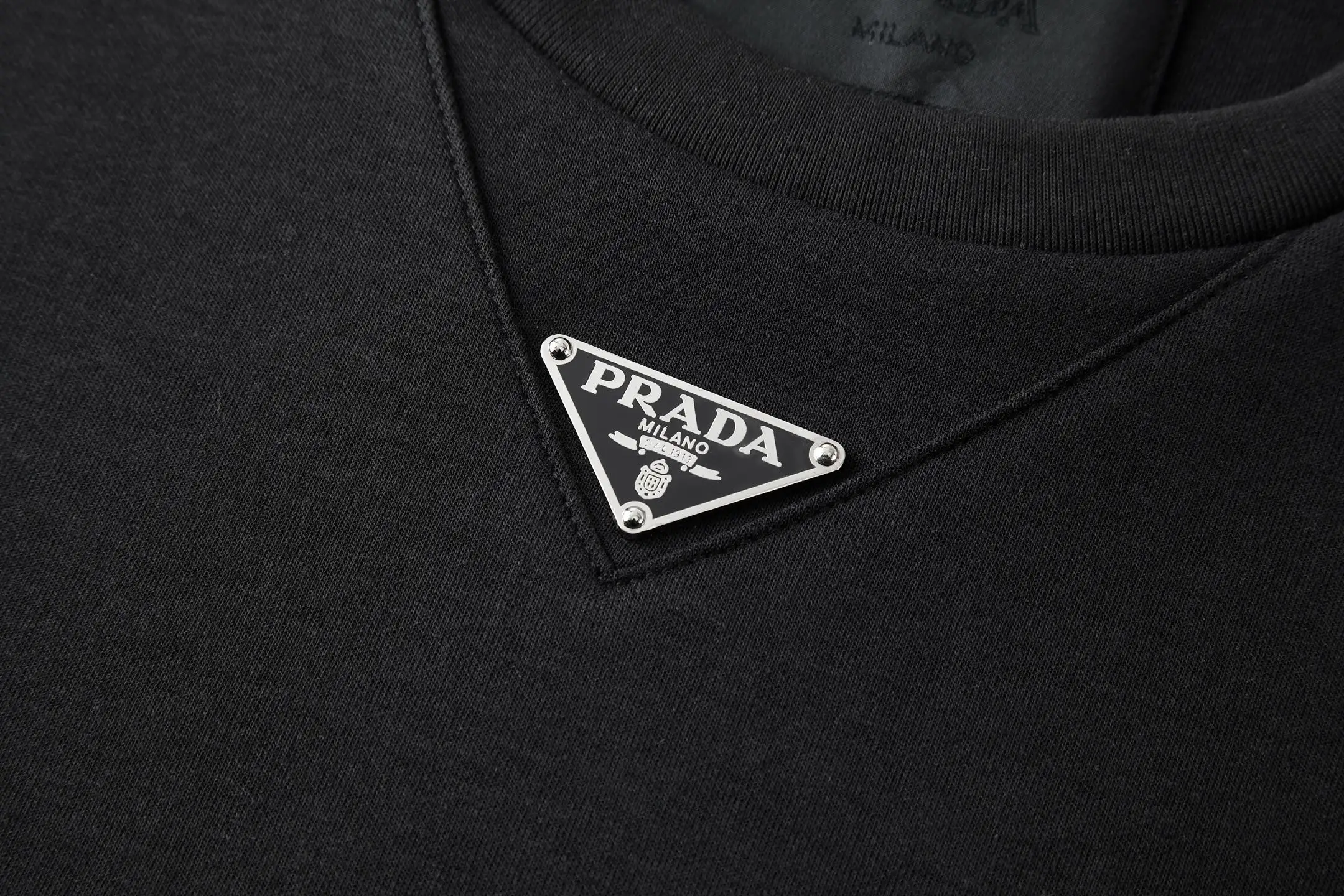 Oversized Logo-Badge Cotton T-Shirt D18014215 — view 4