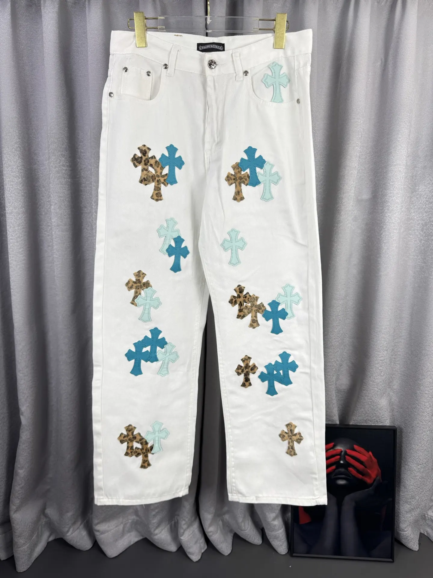 Cross Patch Straight-Leg Jeans D18019569