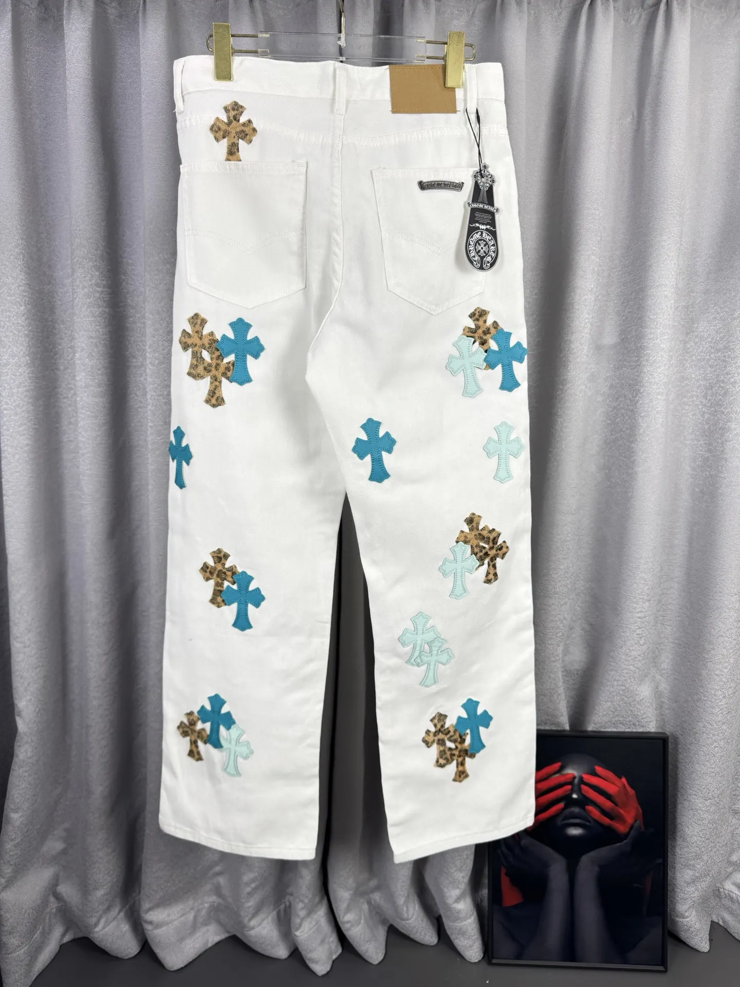Cross Patch Straight-Leg Jeans D18019569 — view 2