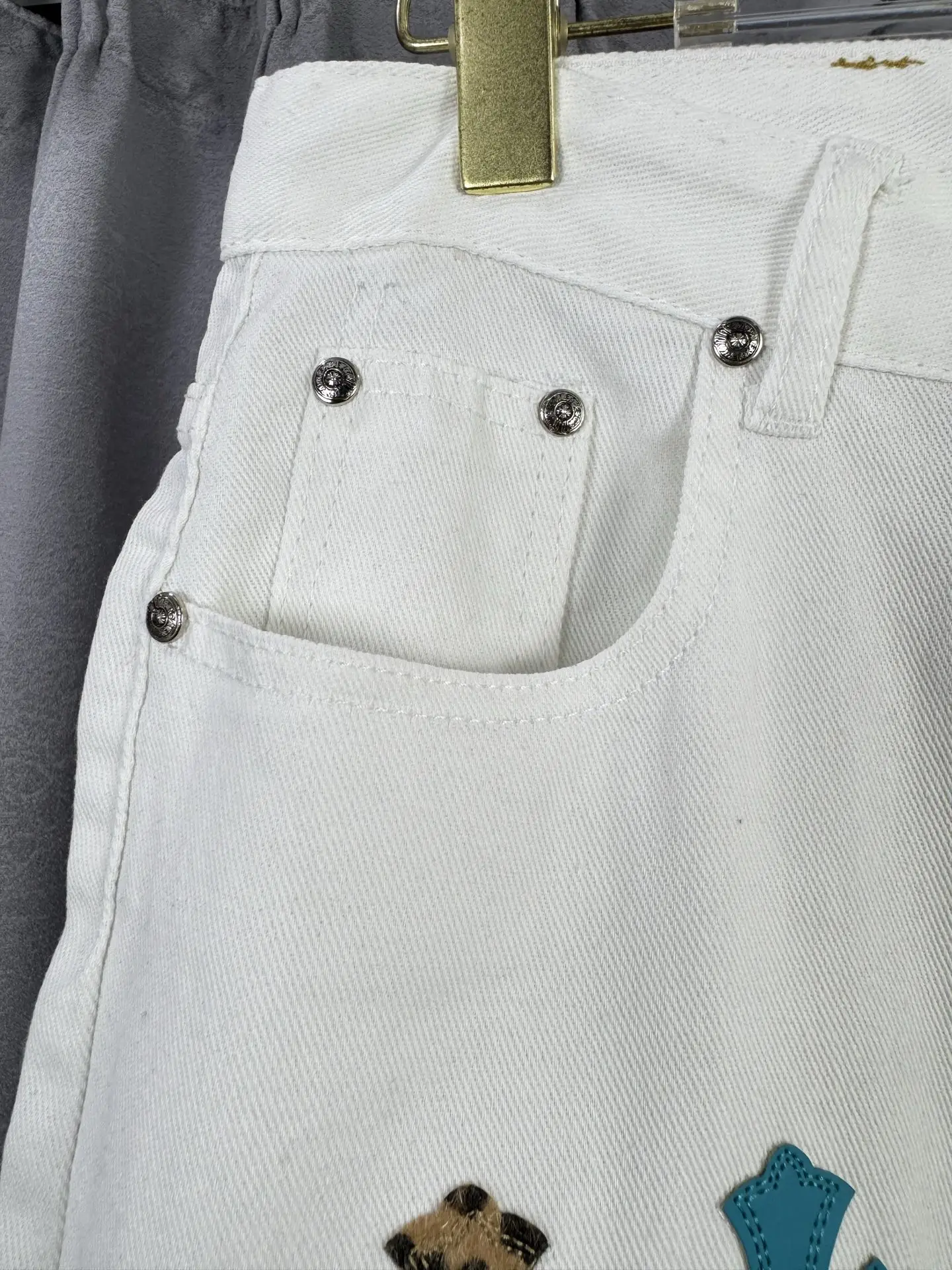 Cross Patch Straight-Leg Jeans D18019569 — view 4