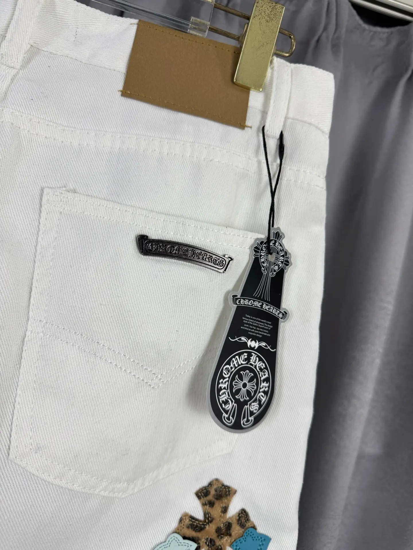 Cross Patch Straight-Leg Jeans D18019569 — view 8