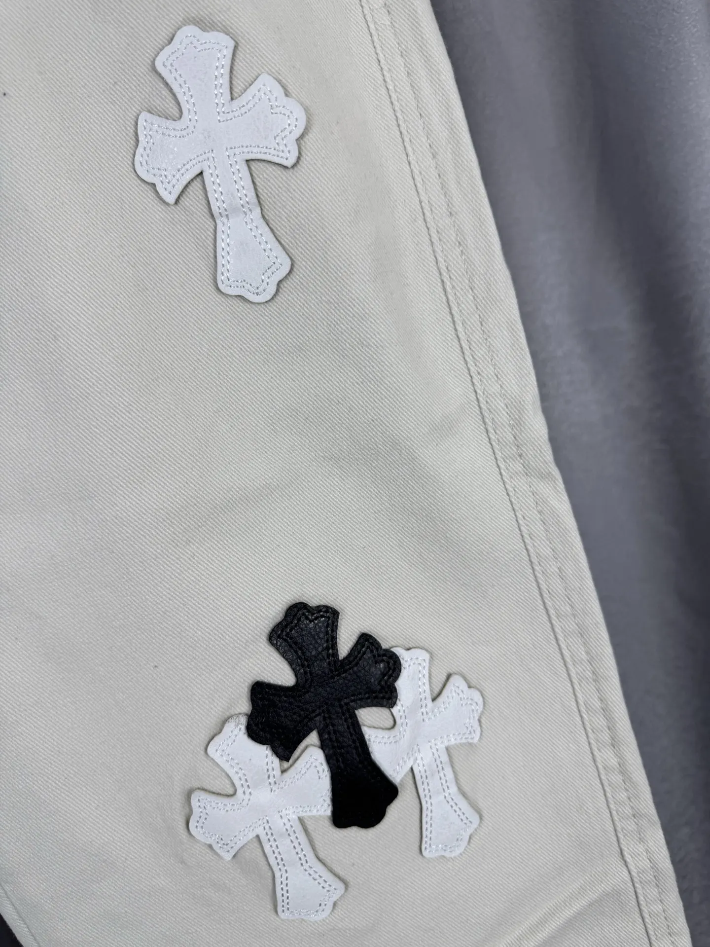 Chrome Hearts Leather Patch Remake Jeans D18019548 — view 7