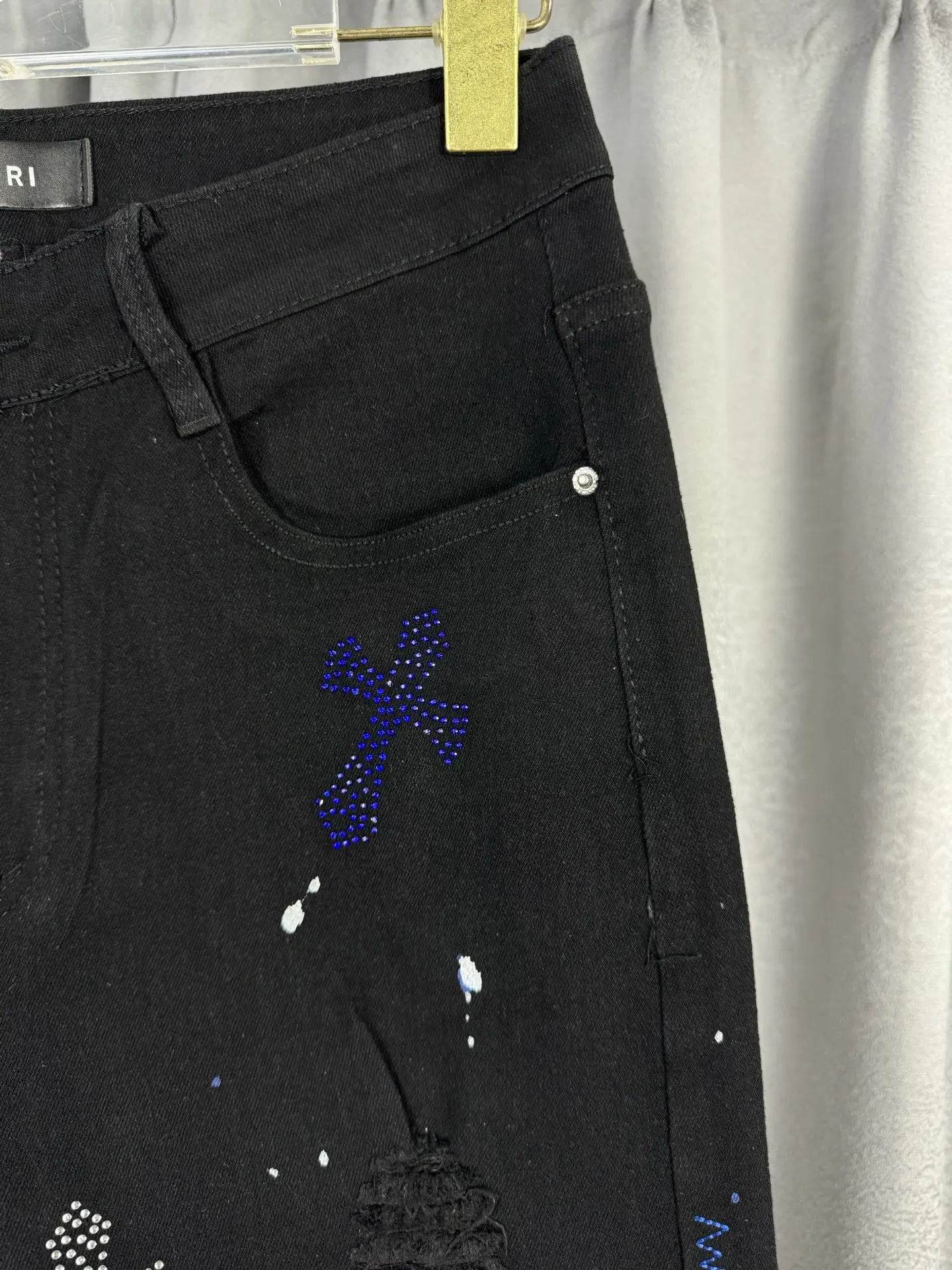 Cross Patch Distressed Straight-Leg Jeans D18019565 — view 5