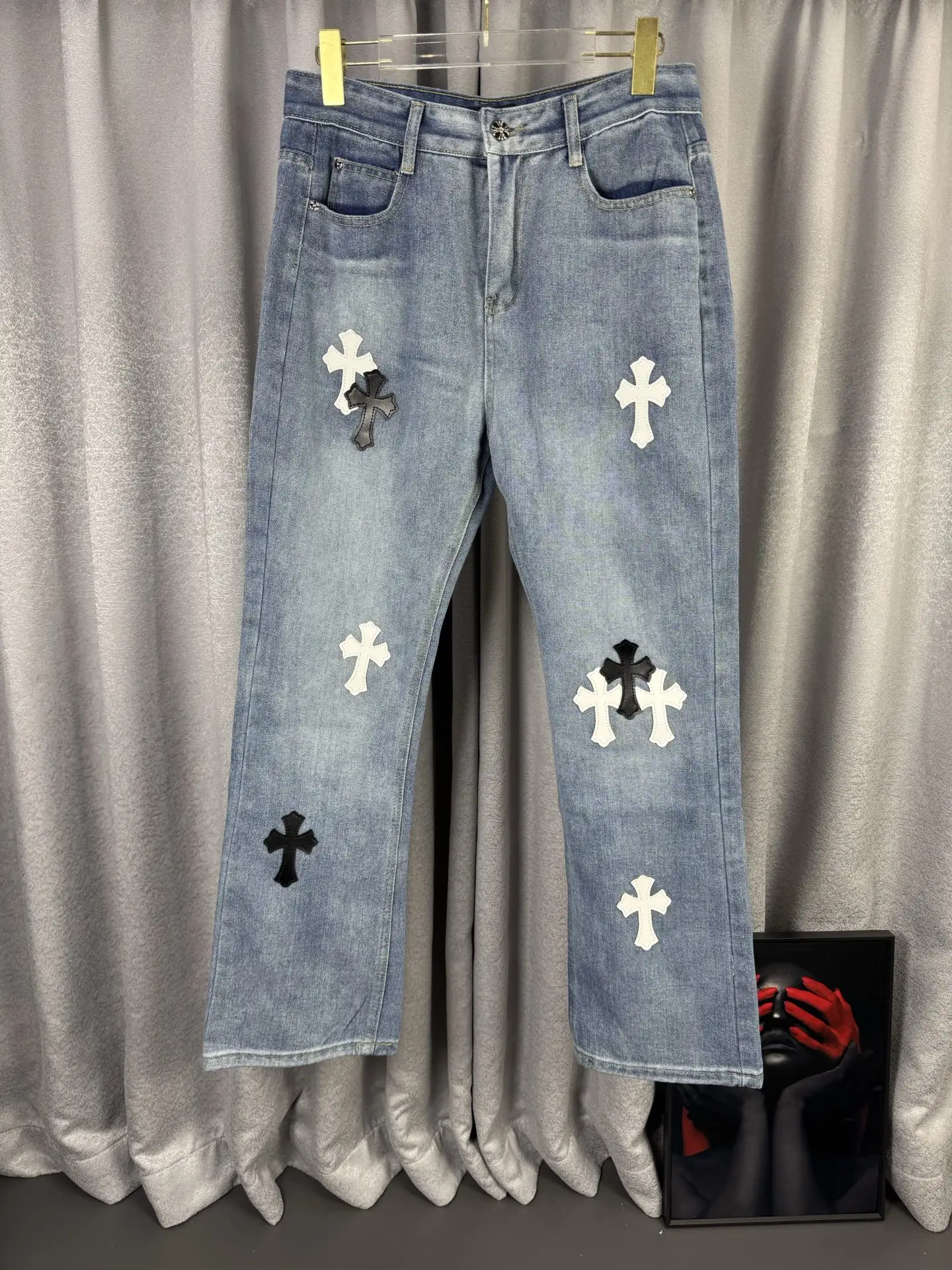 Leather Cross Patch Straight-Leg Jeans D18019579
