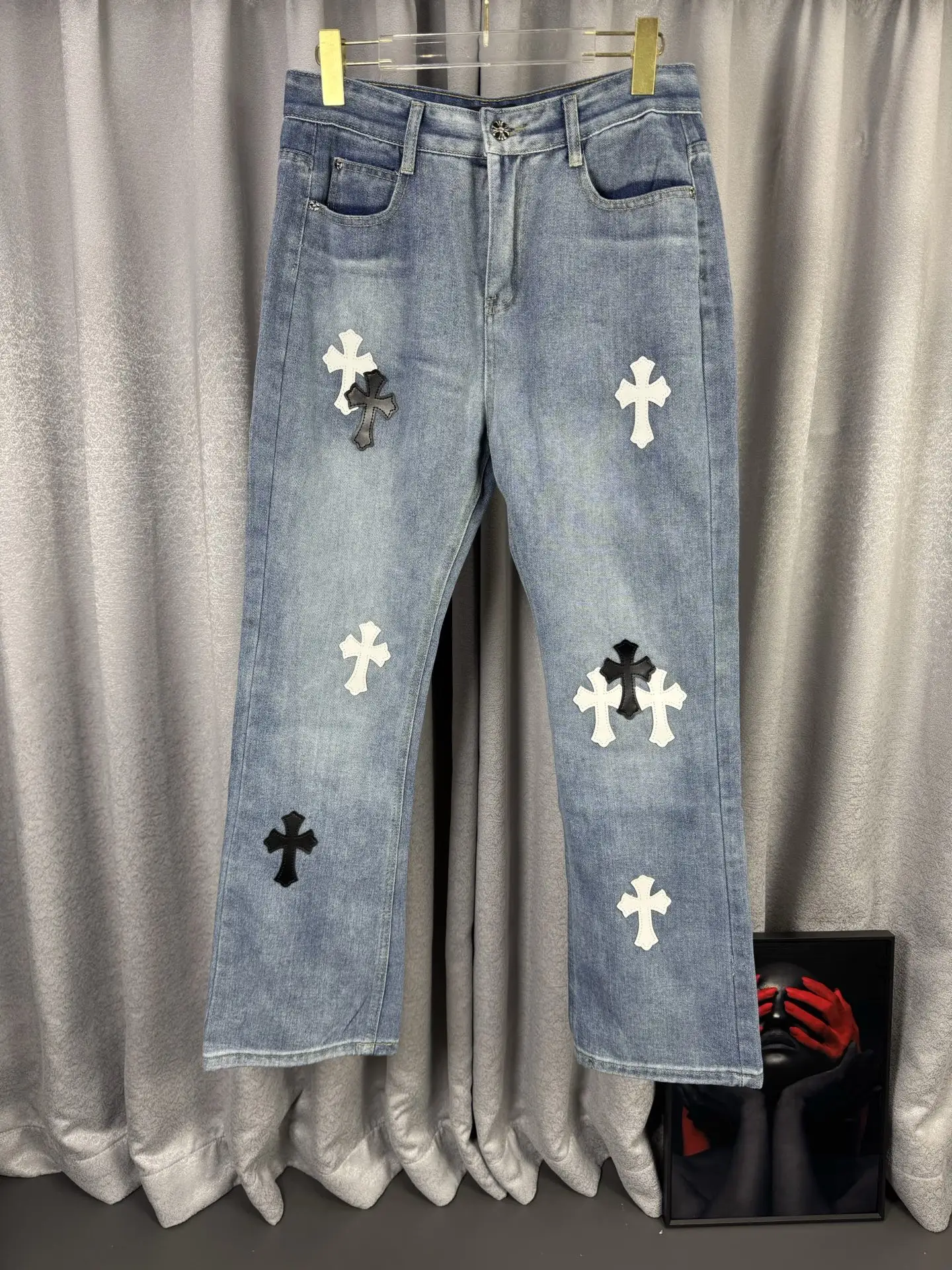 Leather Cross Patch Straight-Leg Jeans D18019579