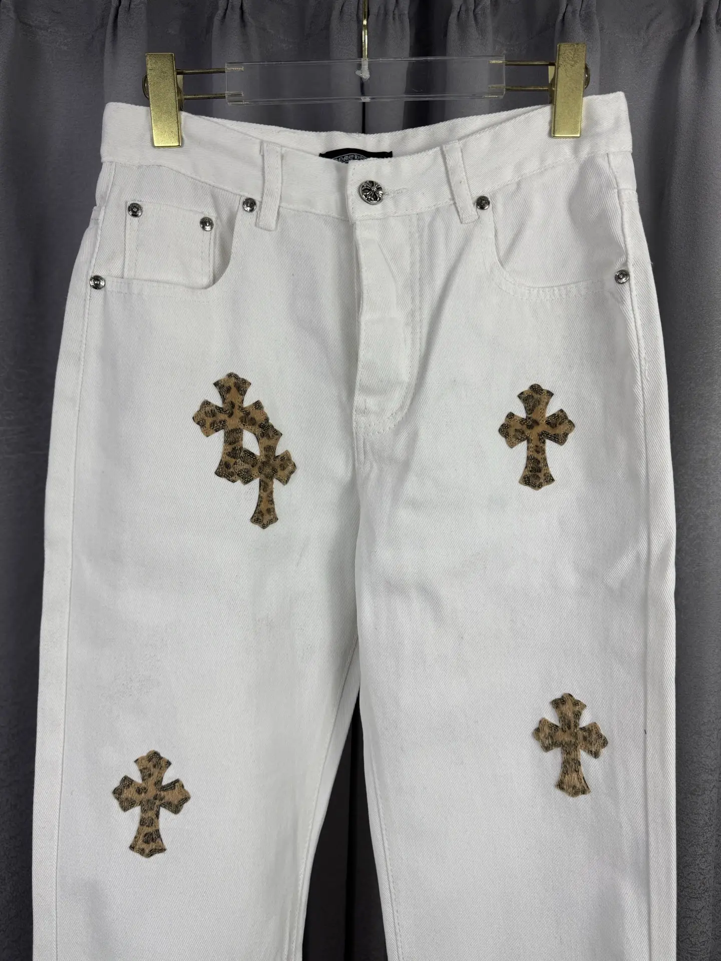 Leopard Cross Patch Straight-Leg Jeans D18019566 — view 3